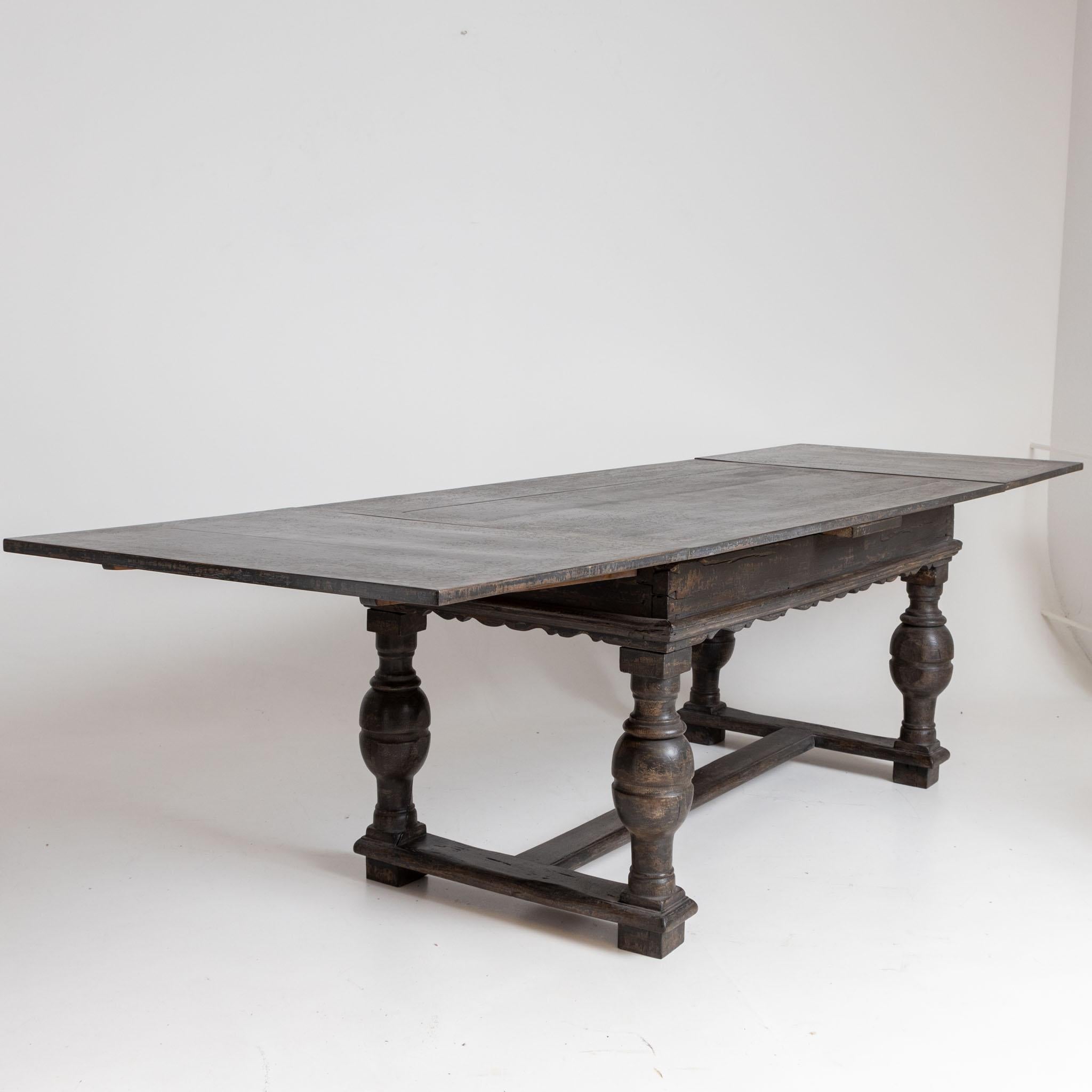 Baroque-Style Extension Table, 18th Century In Good Condition In Greding, DE