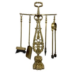 Ensemble de cheminées de style baroque  Ensemble ancien de 4 pièces d'accessoires en bronze