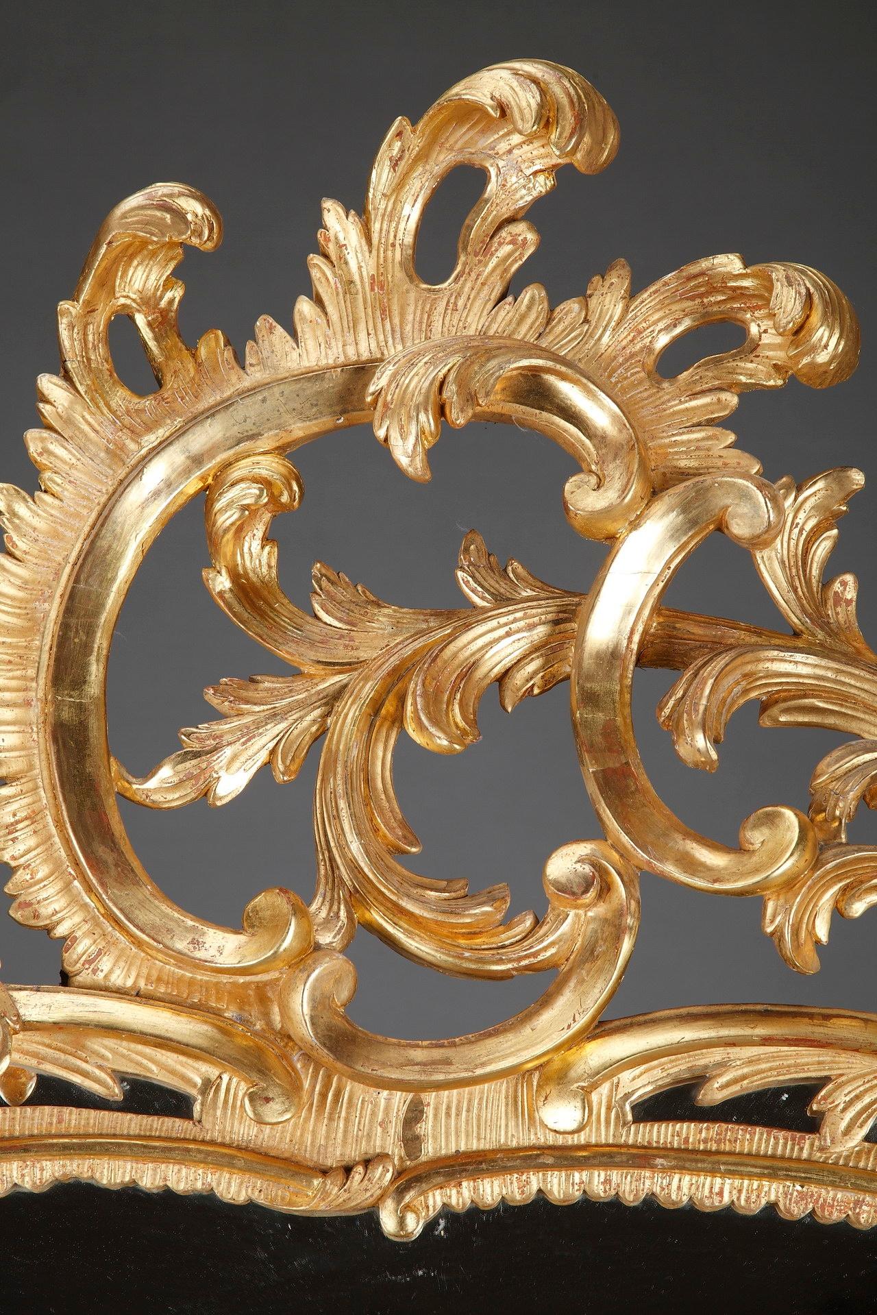 Baroque Style Giltwood Mirror In Good Condition For Sale In Paris, FR