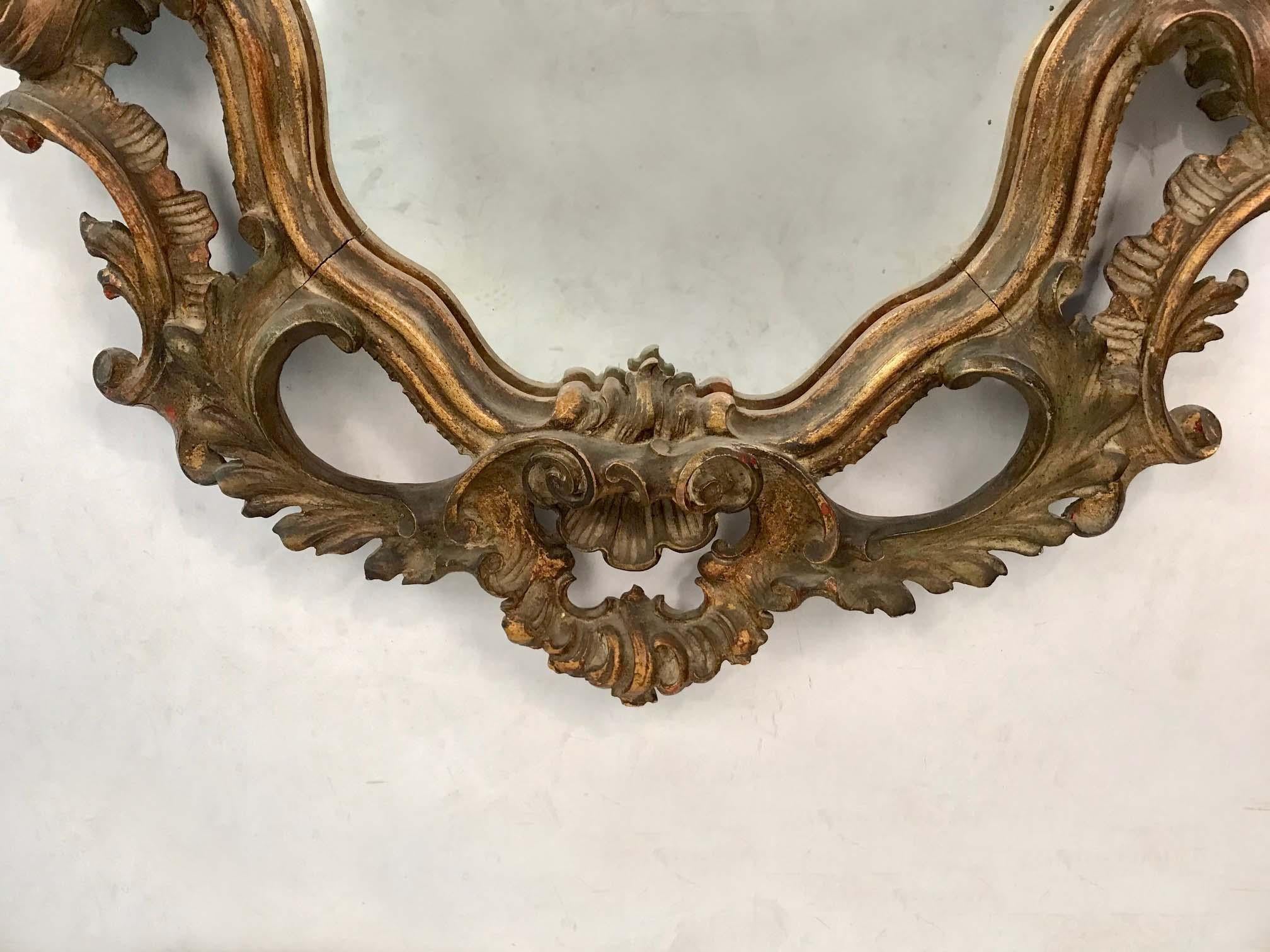 Miroir en bois doré de style baroque en vente 1