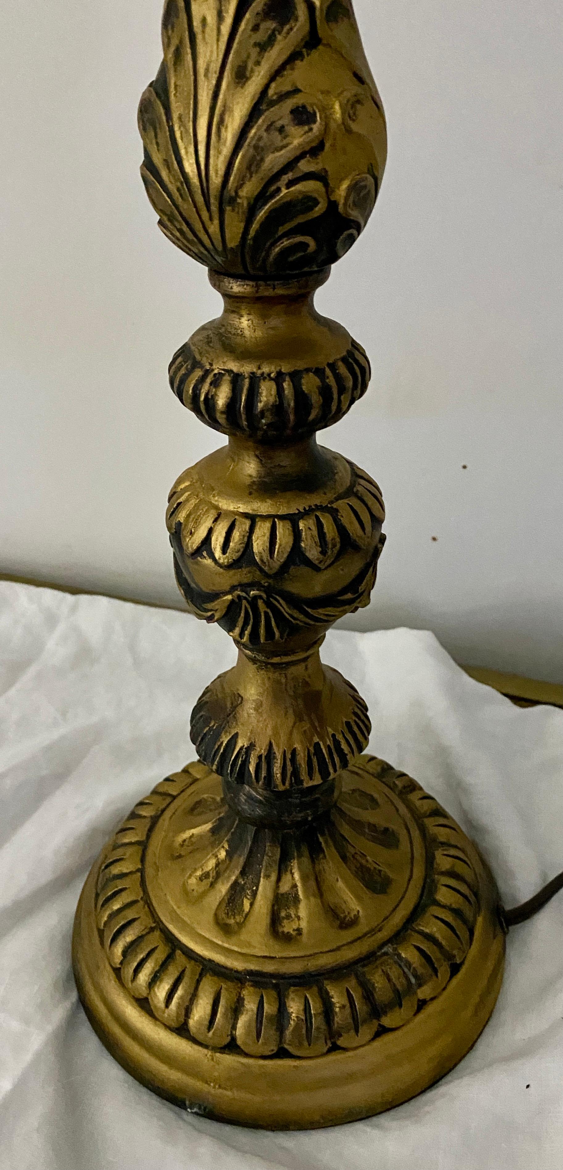 Américain Lampe de Table en Bois Doré de Style Baroque en vente