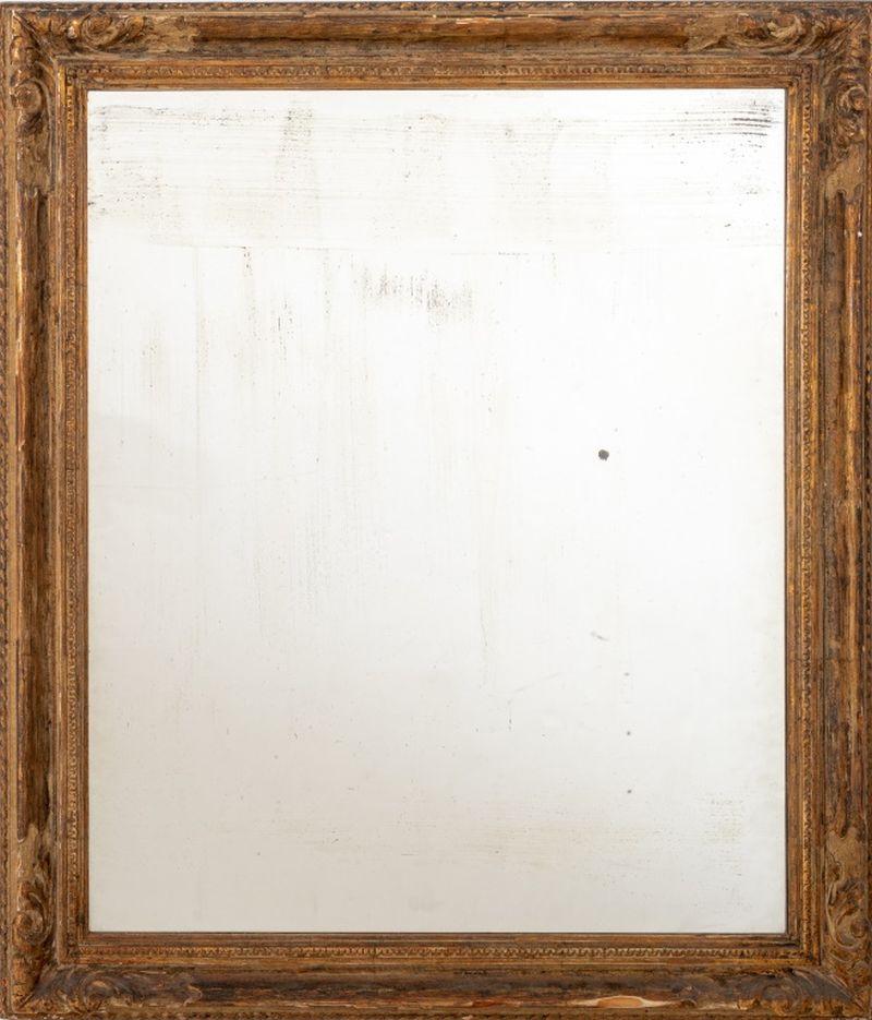 Specchio da parete in legno dorato in stile barocco. 29,5