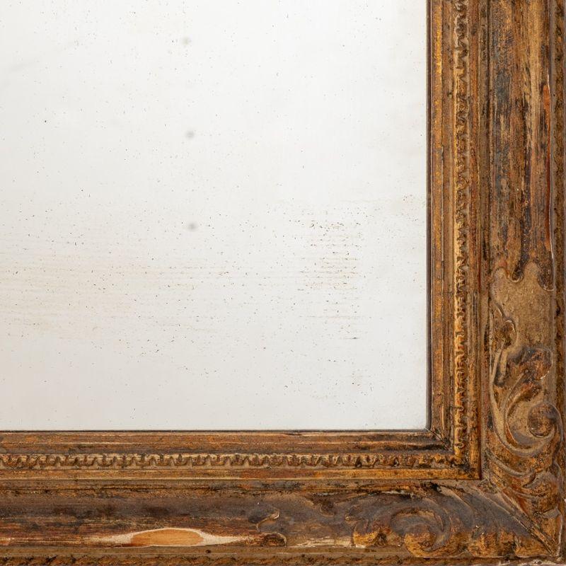 Specchio da parete in legno dorato in stile barocco In condizioni buone in vendita a Astoria, NY