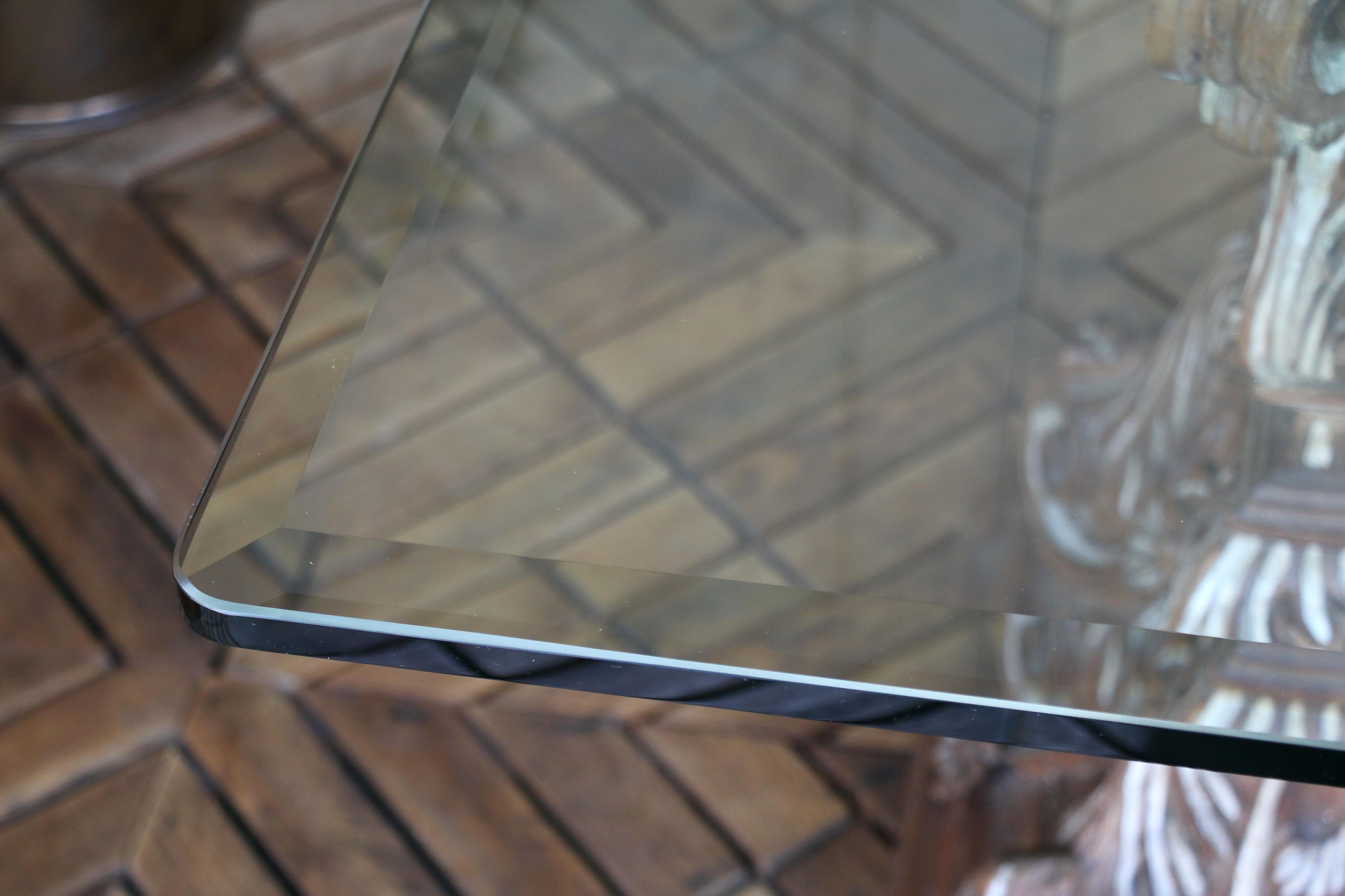 Mesa de Comedor con Tapa de Cristal de Estilo Barroco y Base de Madera Tallada - Italiana en venta 5