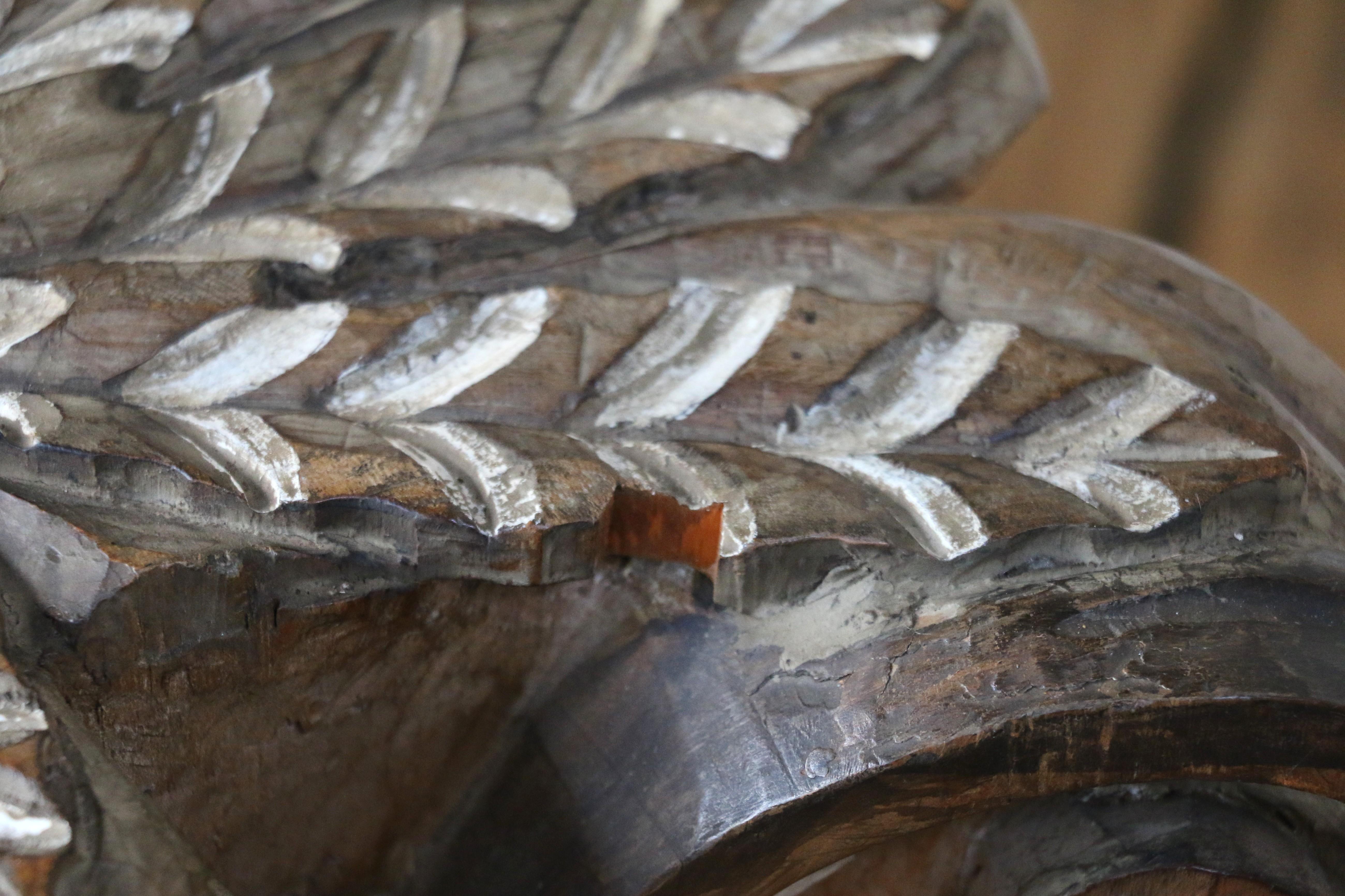 Mesa de Comedor con Tapa de Cristal de Estilo Barroco y Base de Madera Tallada - Italiana en venta 10
