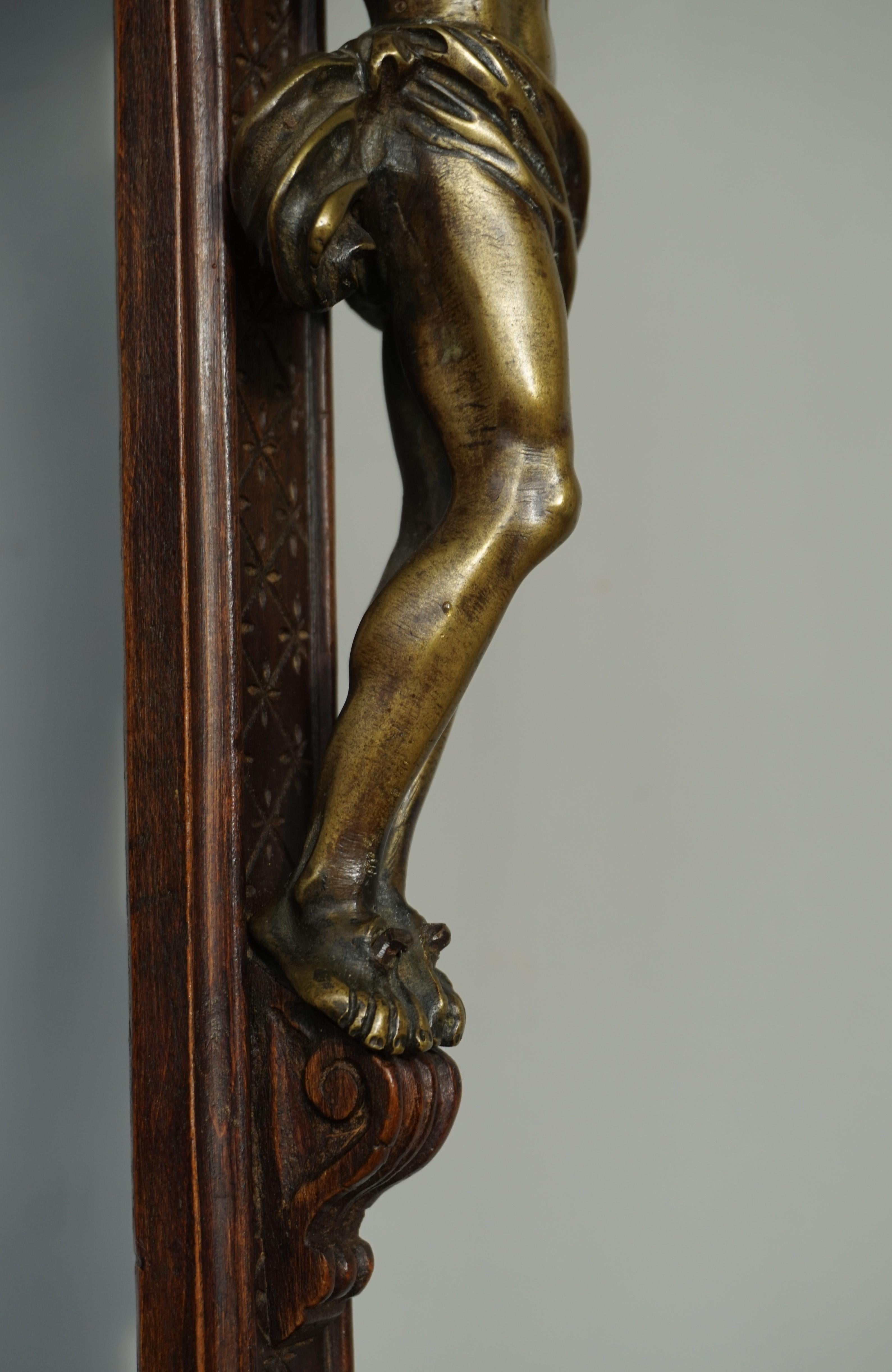 Crucifix de style baroque sculpté à la main avec un étonnant Corpus du Christ en bronze en vente 4