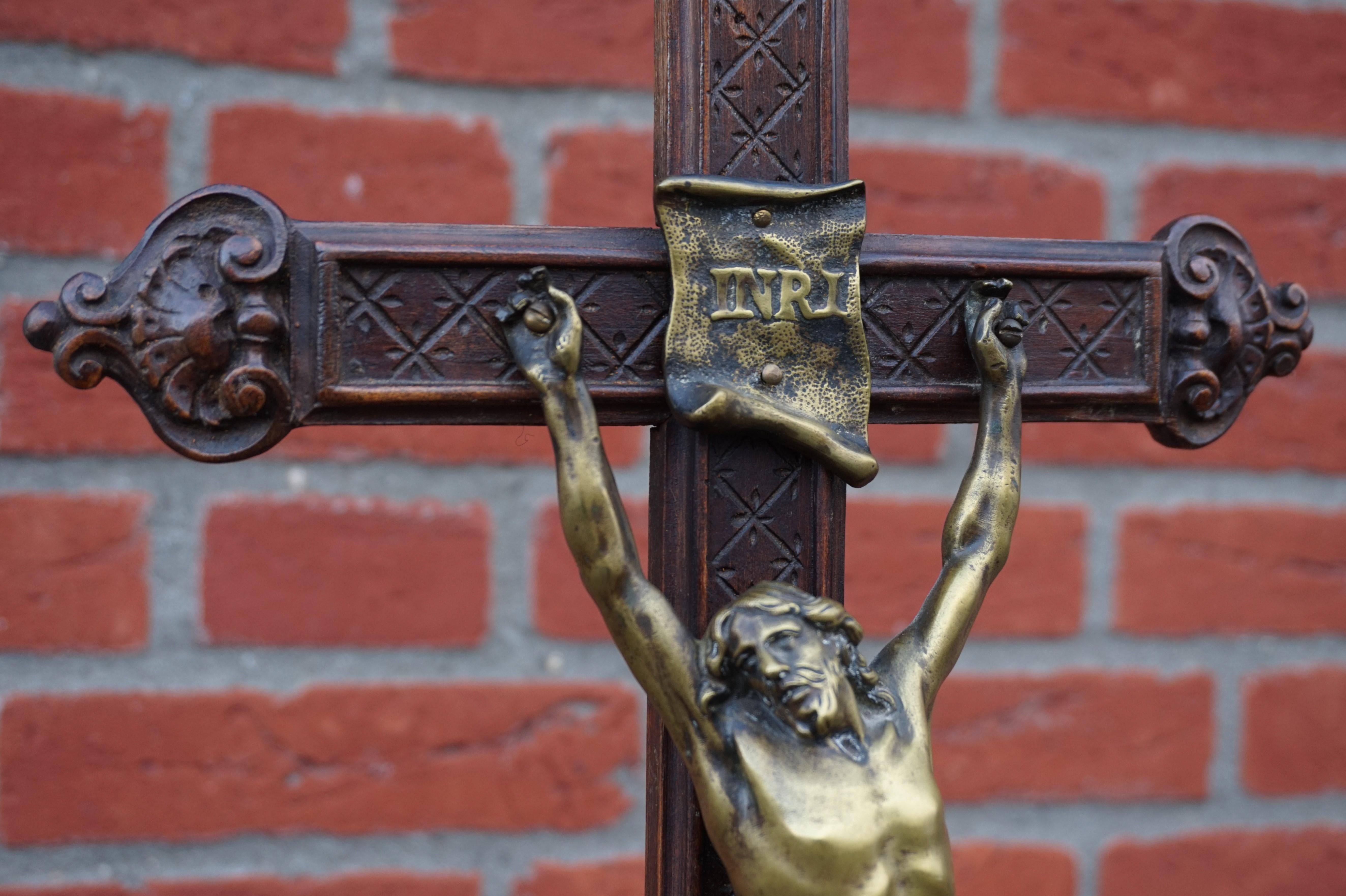 Baroque Style Hand Carved Wooden Crucifix with Stunning Bronze Corpus of Christ In Good Condition For Sale In Lisse, NL