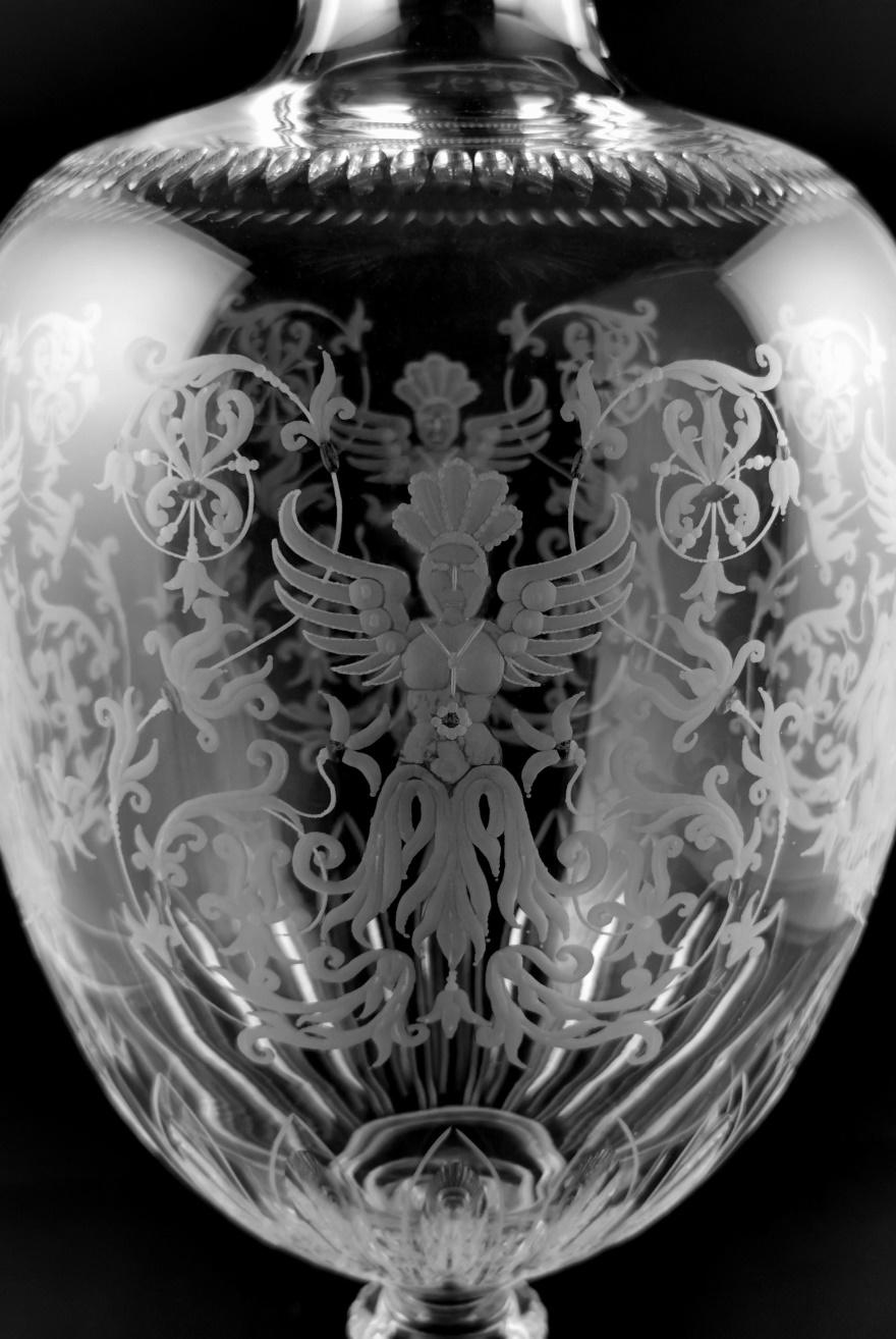 Große italienische Kristallvase im Barockstil mit grotesken Gravuren (20. Jahrhundert) im Angebot