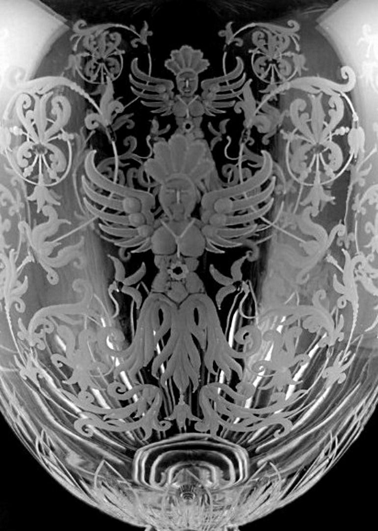 Große italienische Kristallvase im Barockstil mit grotesken Gravuren im Angebot 1
