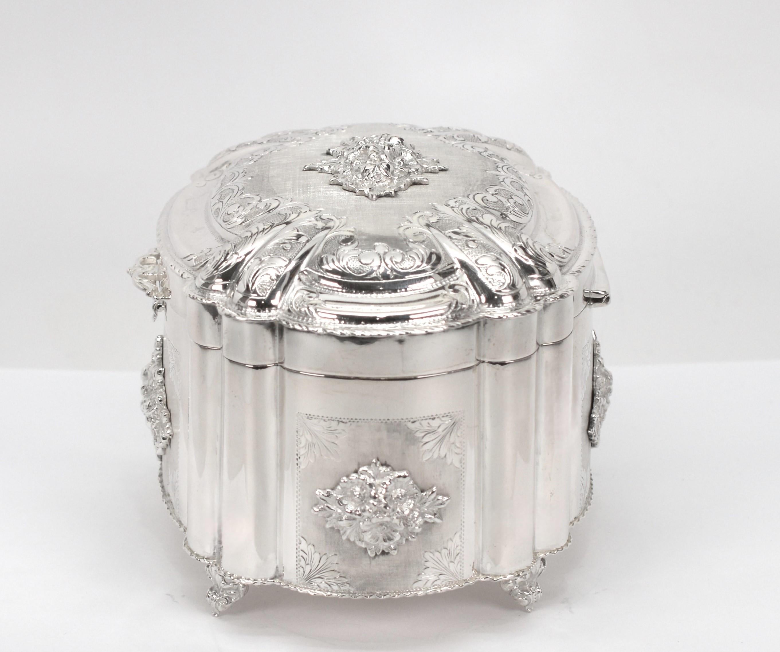 Femenino o masculino Joyero de plata italiano Lavor de estilo barroco en venta