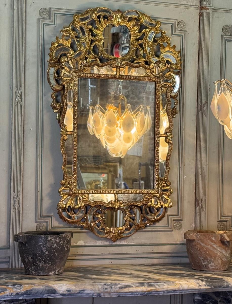 Baroque-style mirror in carved and gilded wood, Austro-Hungarian Empire In Excellent Condition For Sale In Honnelles, WHT