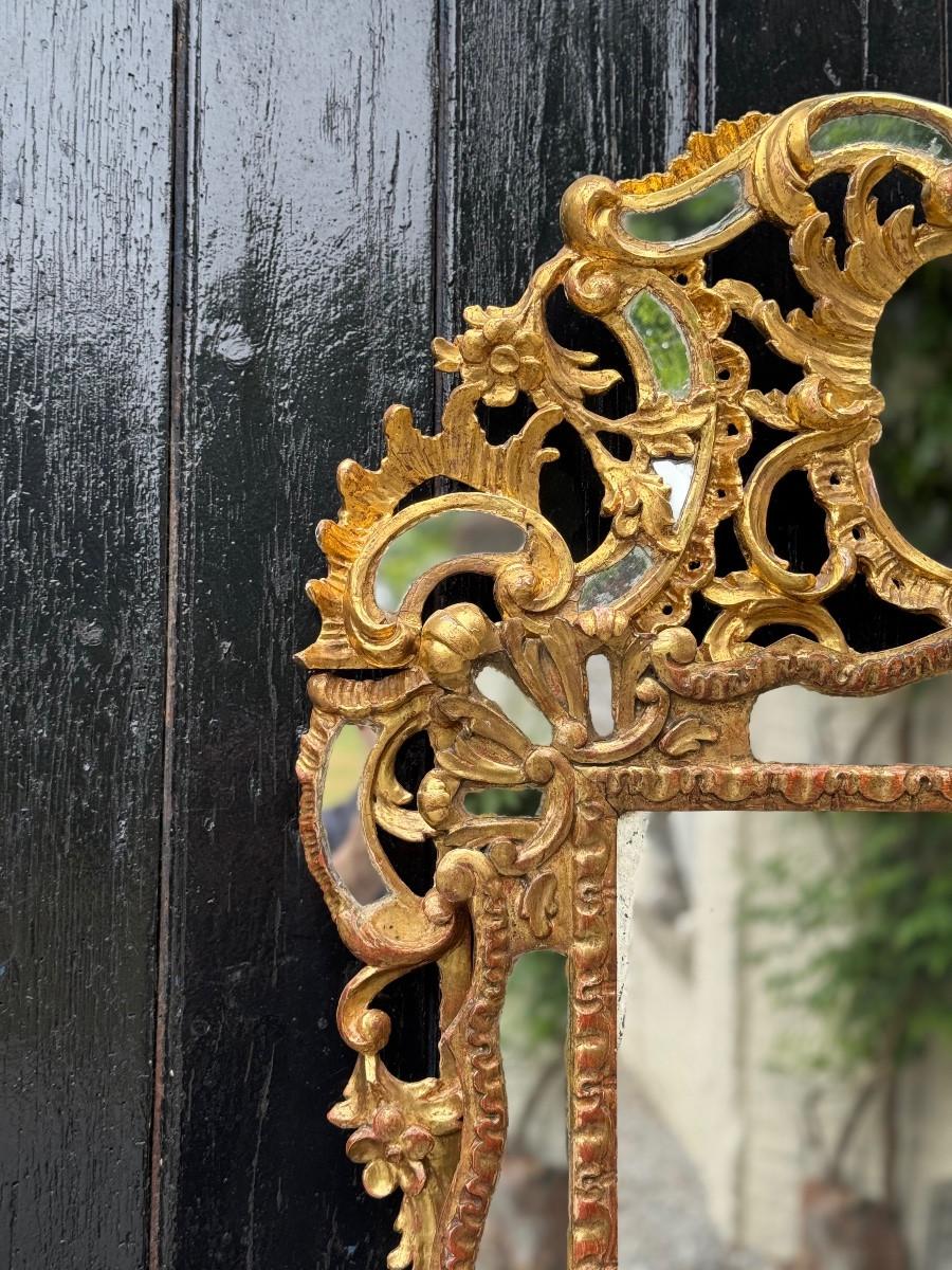 Baroque-style mirror in carved and gilded wood, Austro-Hungarian Empire For Sale 1