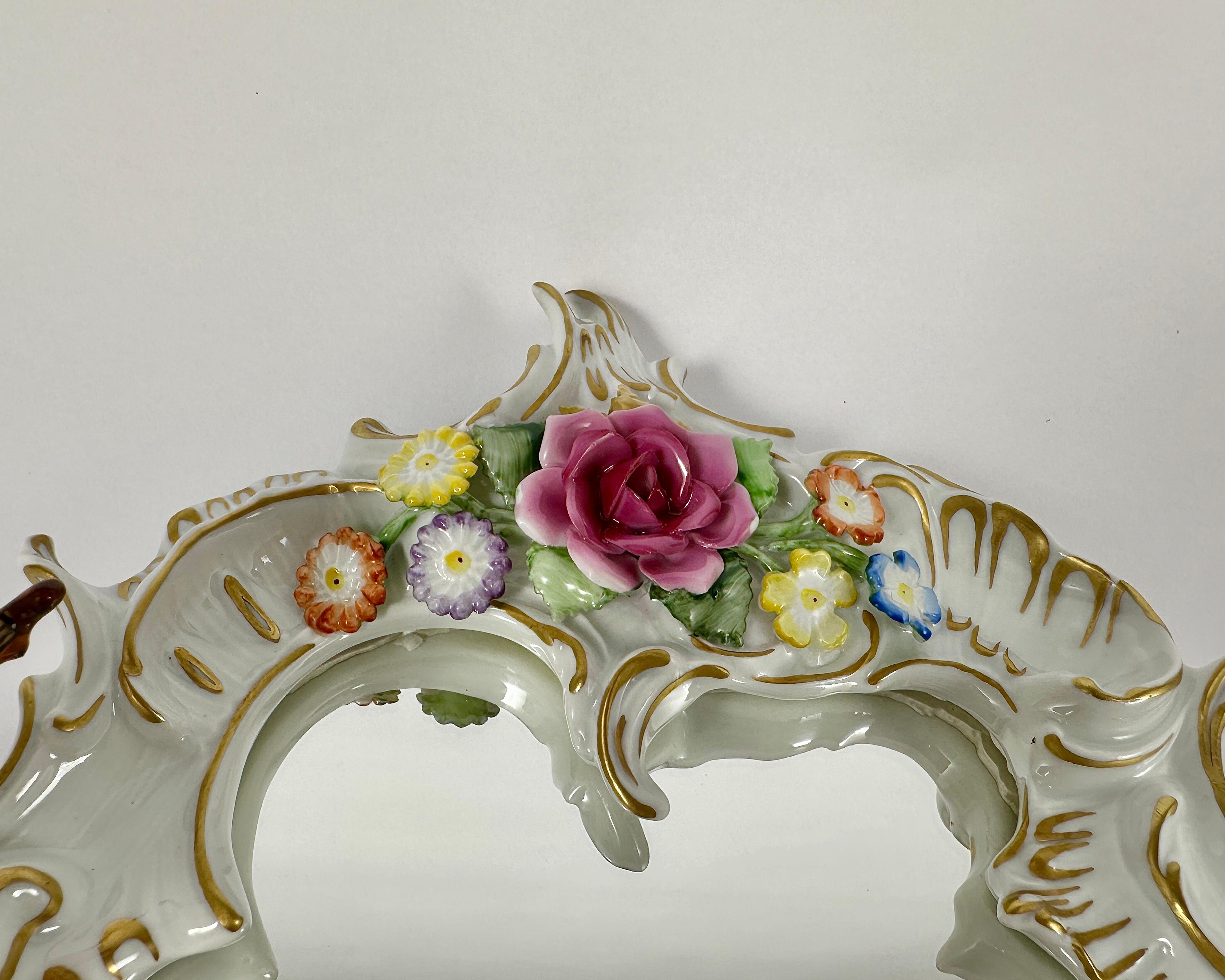 Baroque Miroir de style baroque avec putti musiciens par PMP GDR, 20ème siècle en vente