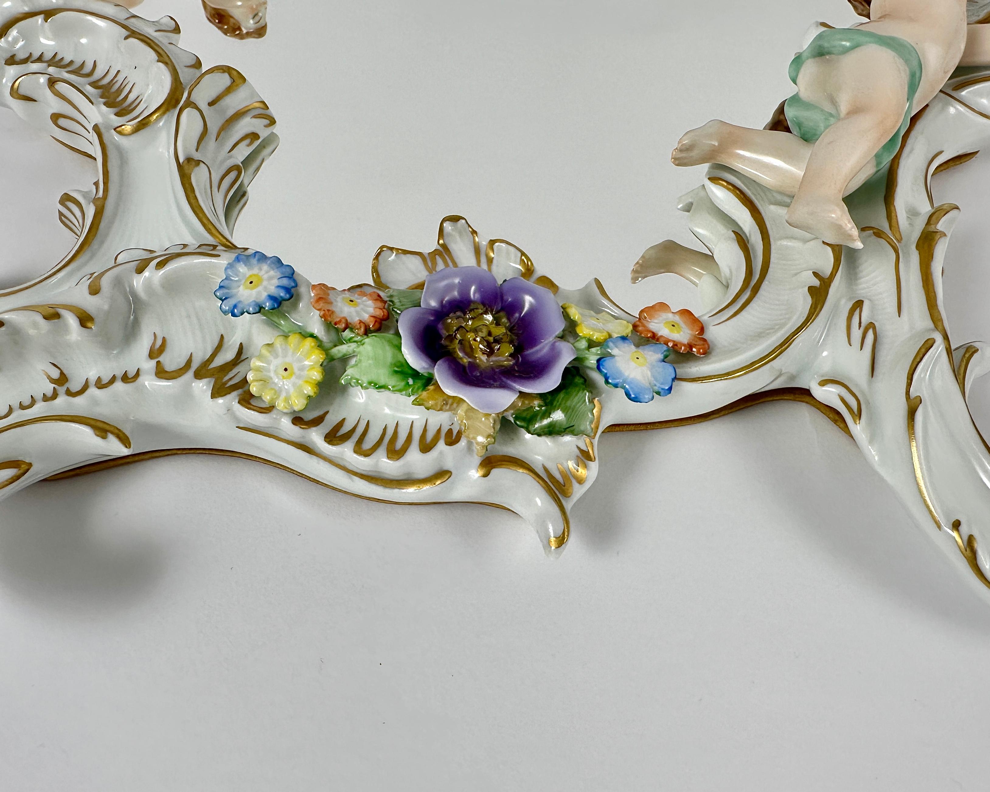 20ième siècle Miroir de style baroque avec putti musiciens par PMP GDR, 20ème siècle en vente