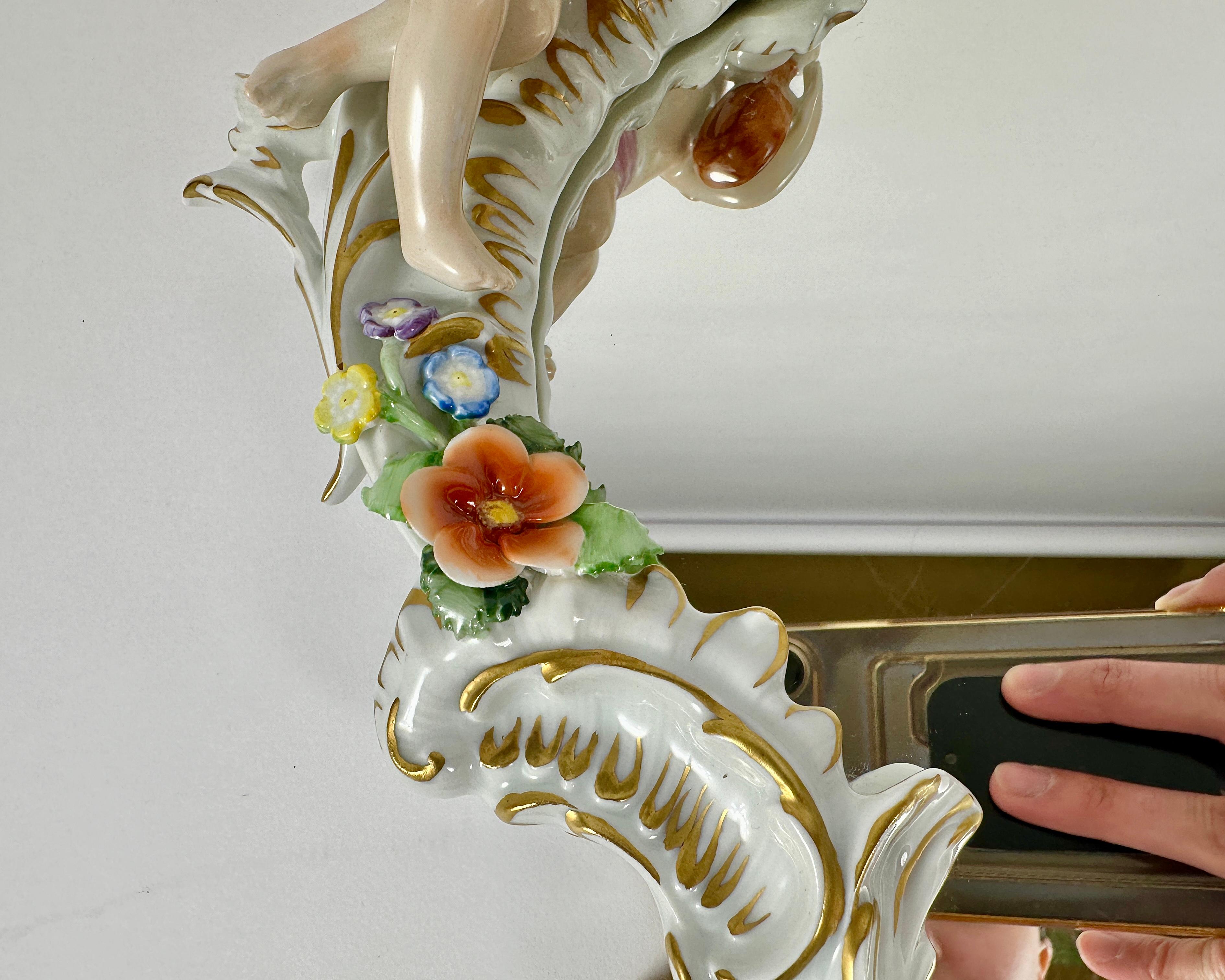 Plaqué or Miroir de style baroque avec putti musiciens par PMP GDR, 20ème siècle en vente