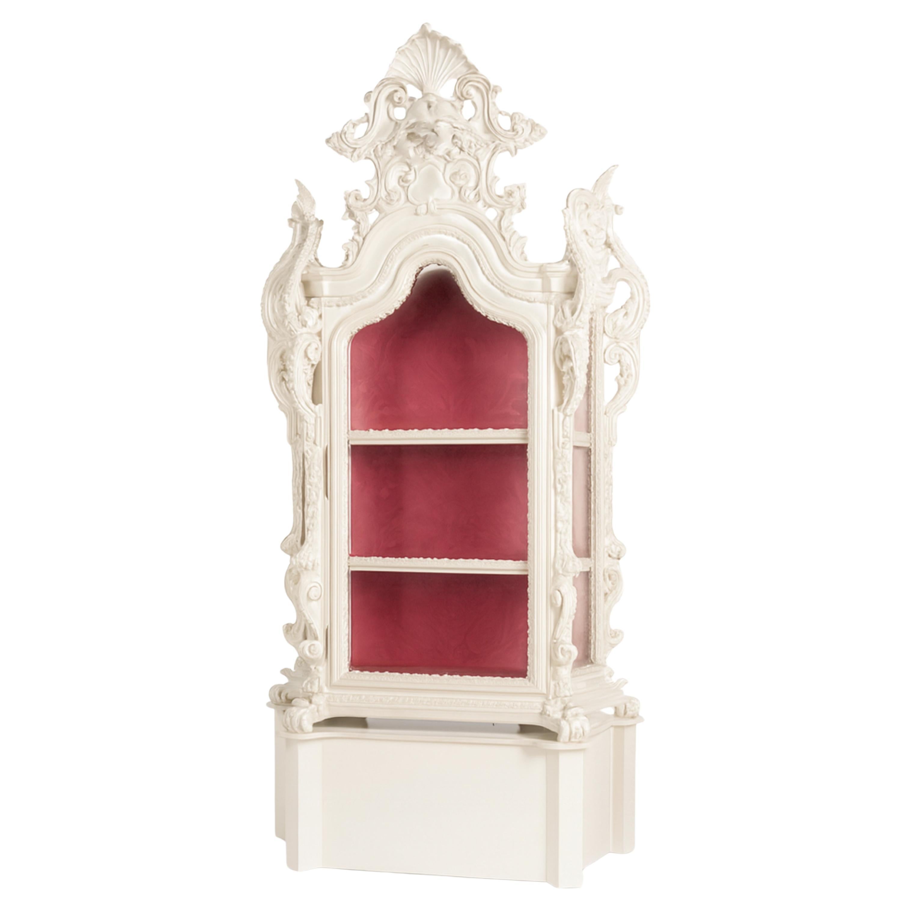 Baroque Style Off White Lacquer Cedar Showcase, 19th Century en venta