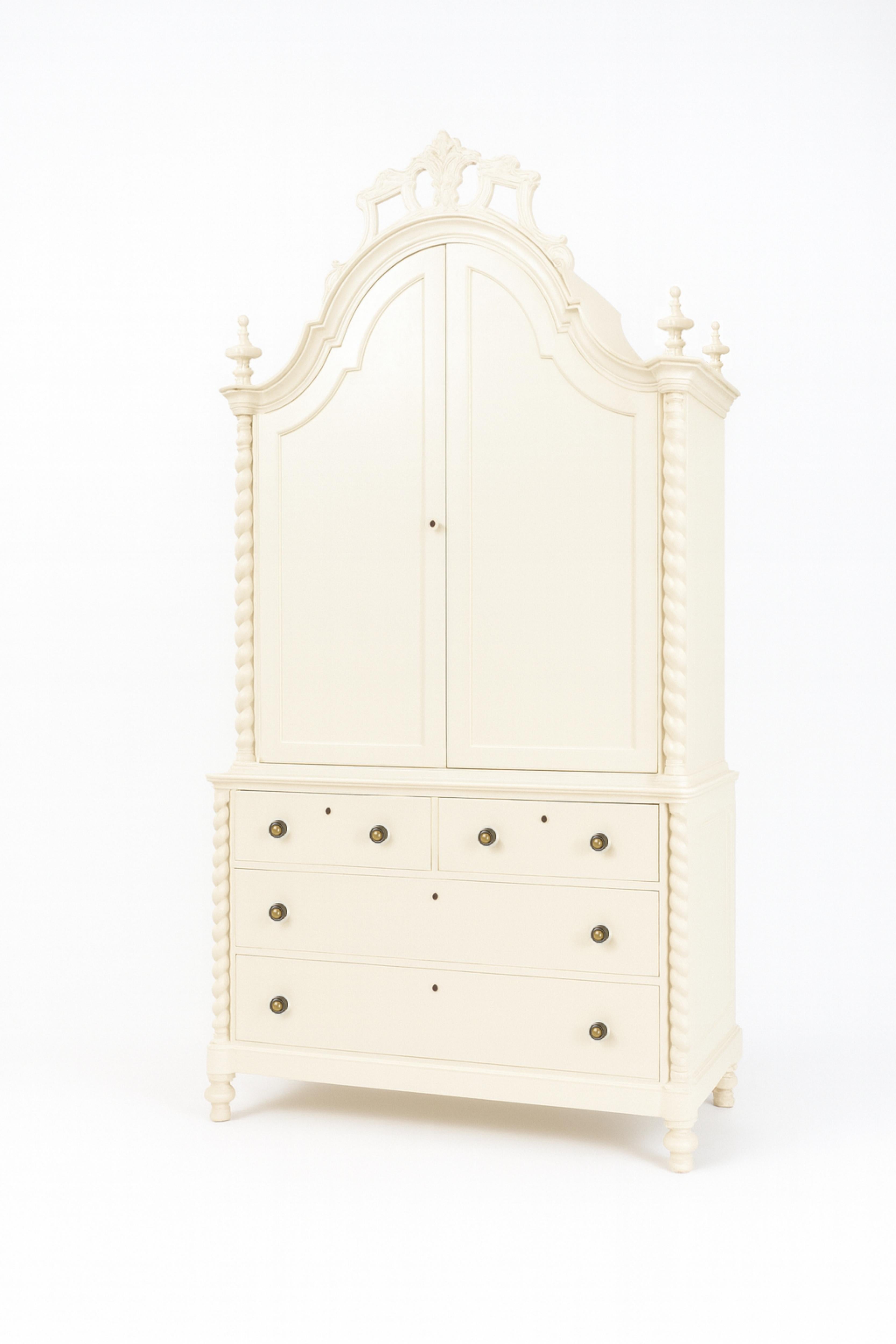 Baroque Style Off White Lacquer Chest of Drawers Oratory, 19th Century For Sale 1