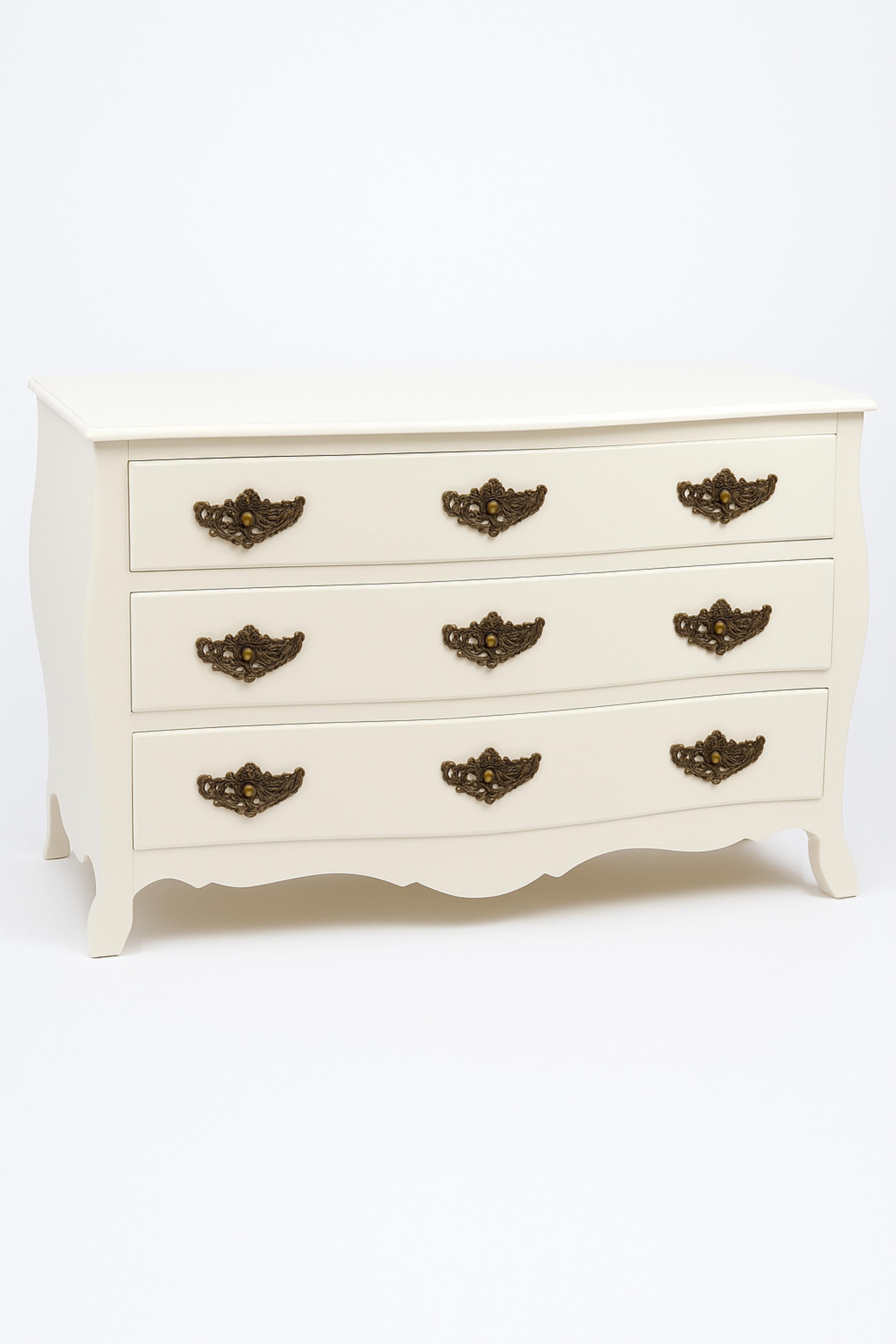 Baroque Style Off White Lacquer Dresser, 19th Century (Portugiesisch) im Angebot