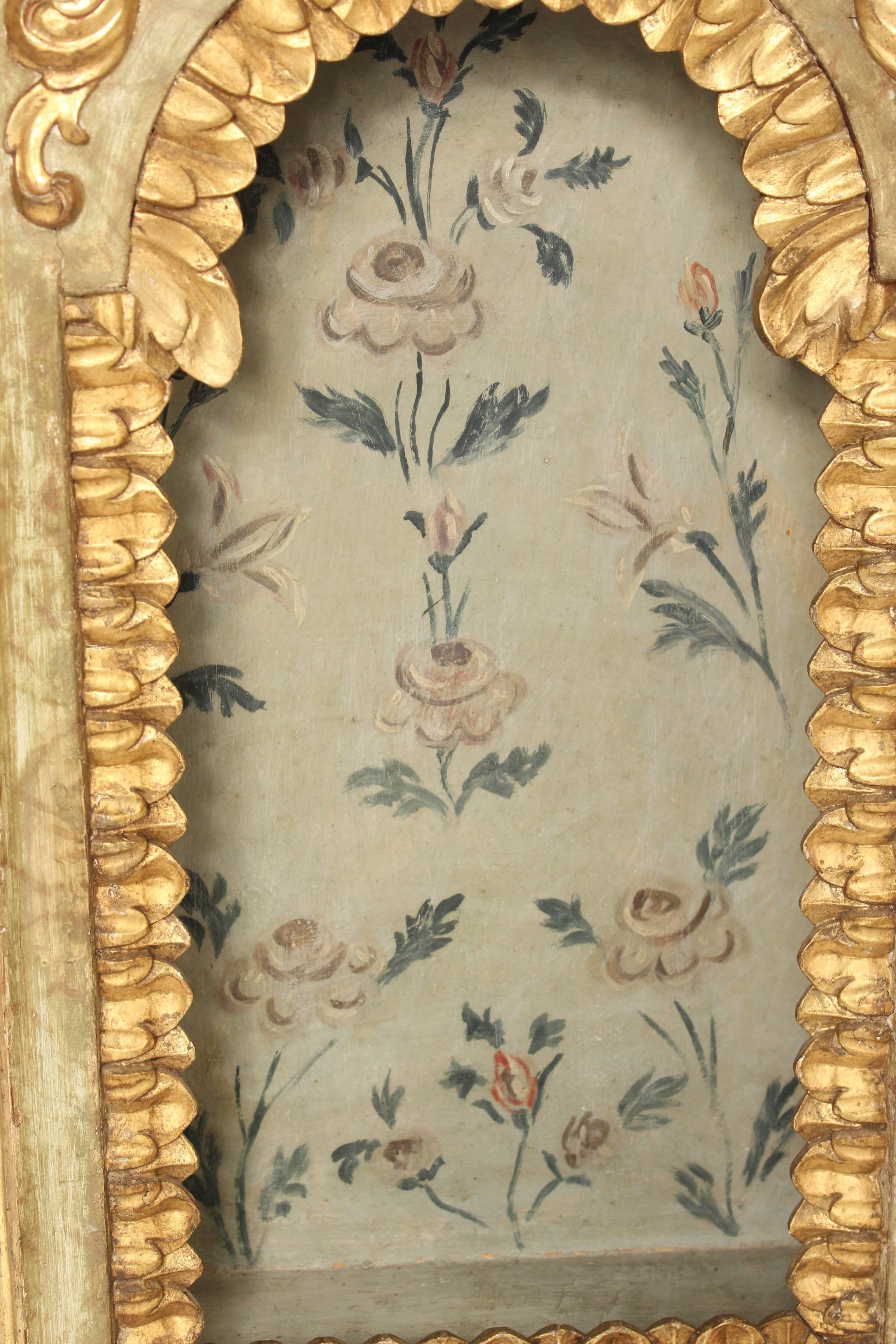 Baroque Style Painted and Partial Gilt Niche Cabinet In Good Condition In Laguna Beach, CA