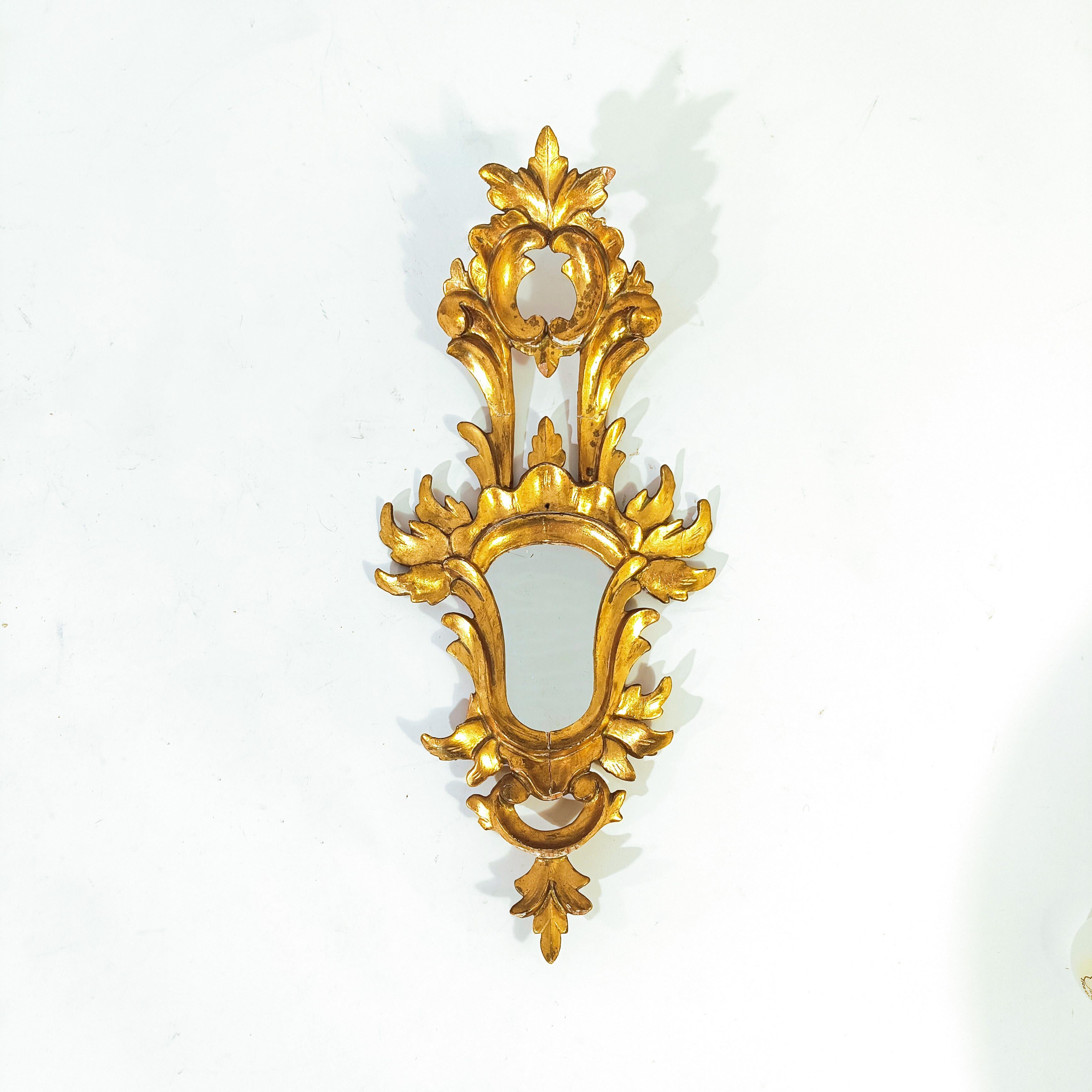 Pair of old French mirrors in Baroque style, 1920s. Made of hand-carved wood with plaster and gold leaf finish. This type of cornucopia became very popular at that time, and evoked the Baroque style and the Golden Age.
Some faults typical of the