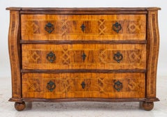 Cassettone a tre cassetti in stile barocco