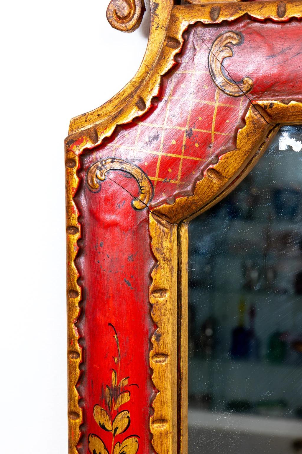 Milieu du XXe siècle Miroir Chinoiserie de style baroque rouge et doré en vente