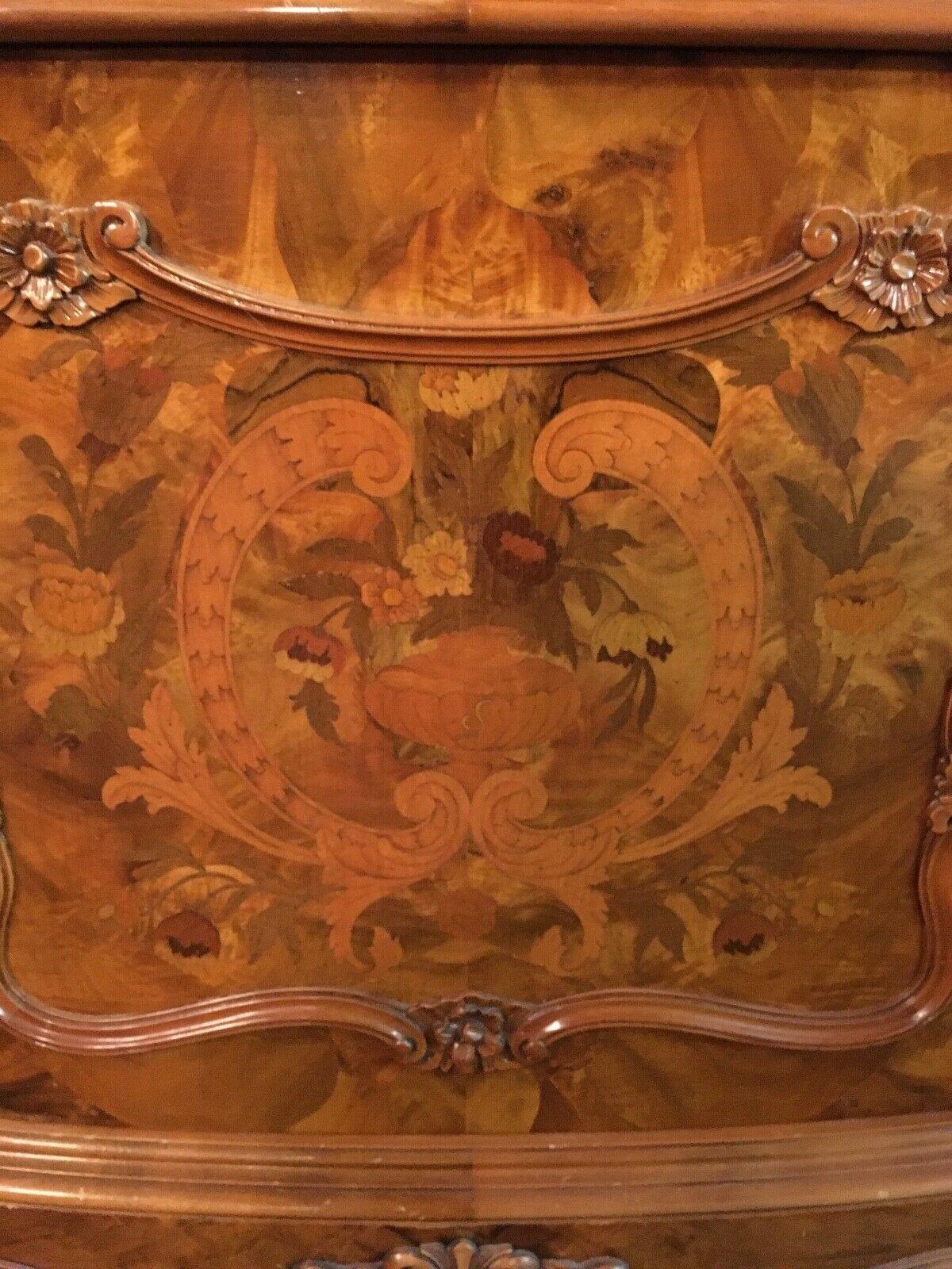 Italian Baroque Style Showcase 3 Sides Glazed with Root Wood Veneer