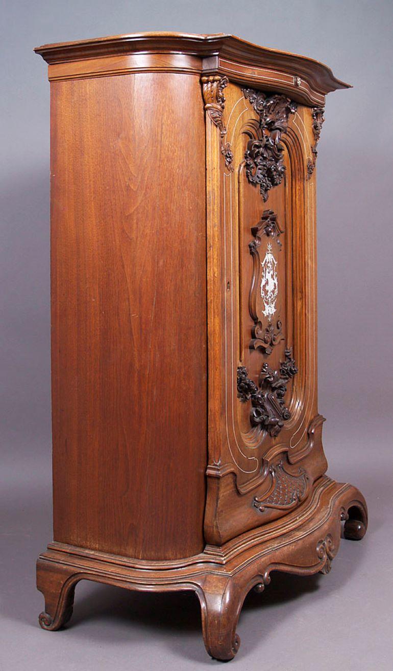 Baroque style side cabinet, Vienna, late 19th century.
A cabinet in the Viennese Baroque style, closed with a single wing, curved on the sides, supported on four convertible legs. The door at the top and bottom is decorated with carvings in the
