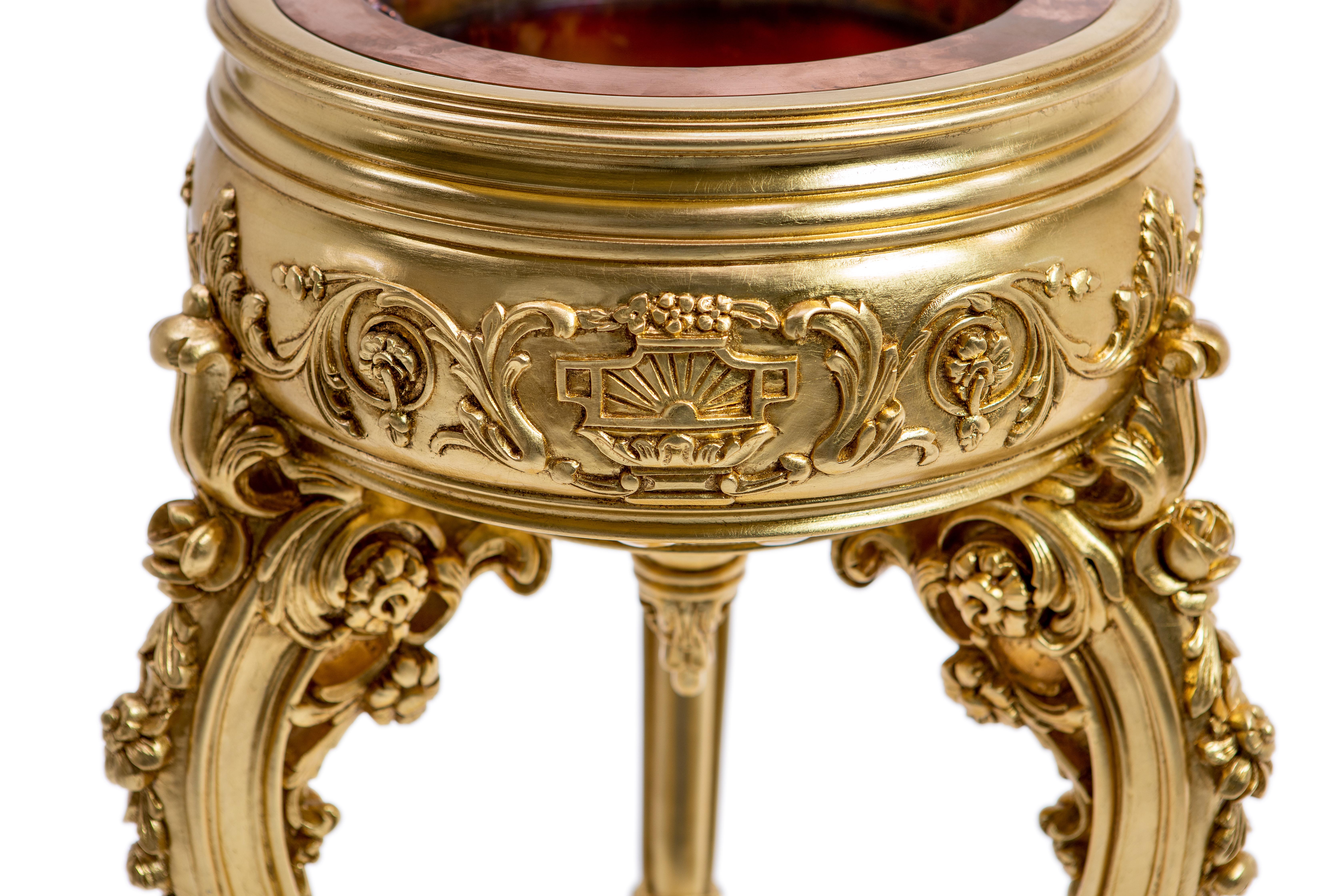 Stunning Baroque standvase. Wood frame finely handcarved. Round vase on top decorated whit carved floreal details. Copper vase inside to protect wood frame. The stand vase in photo is gold leaf finished ( 29/04 belloni gold finishing), but it is