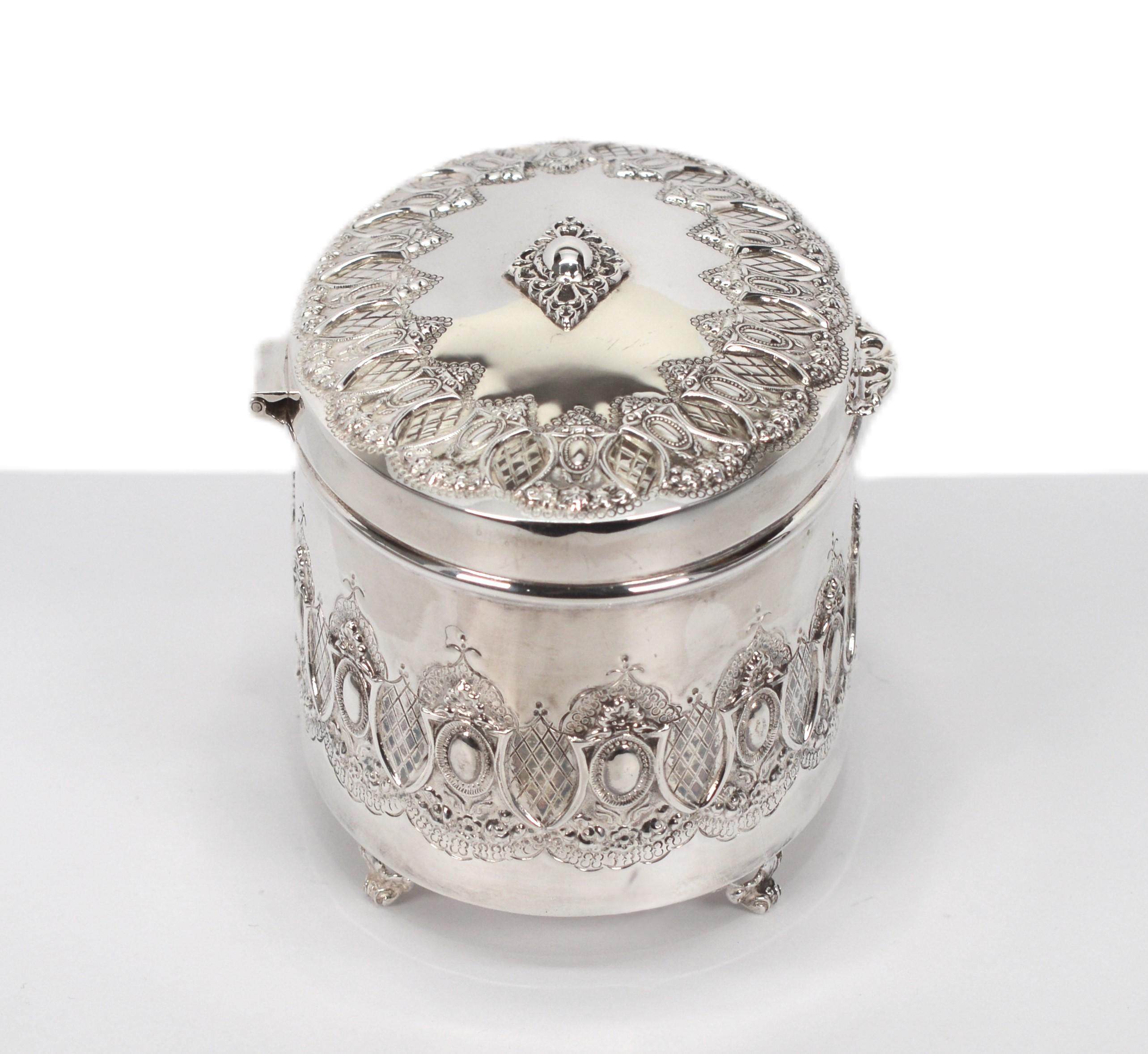 Women's or Men's Baroque Style Sterling Silver Oval Repousse Jewelry Trinket Box For Sale