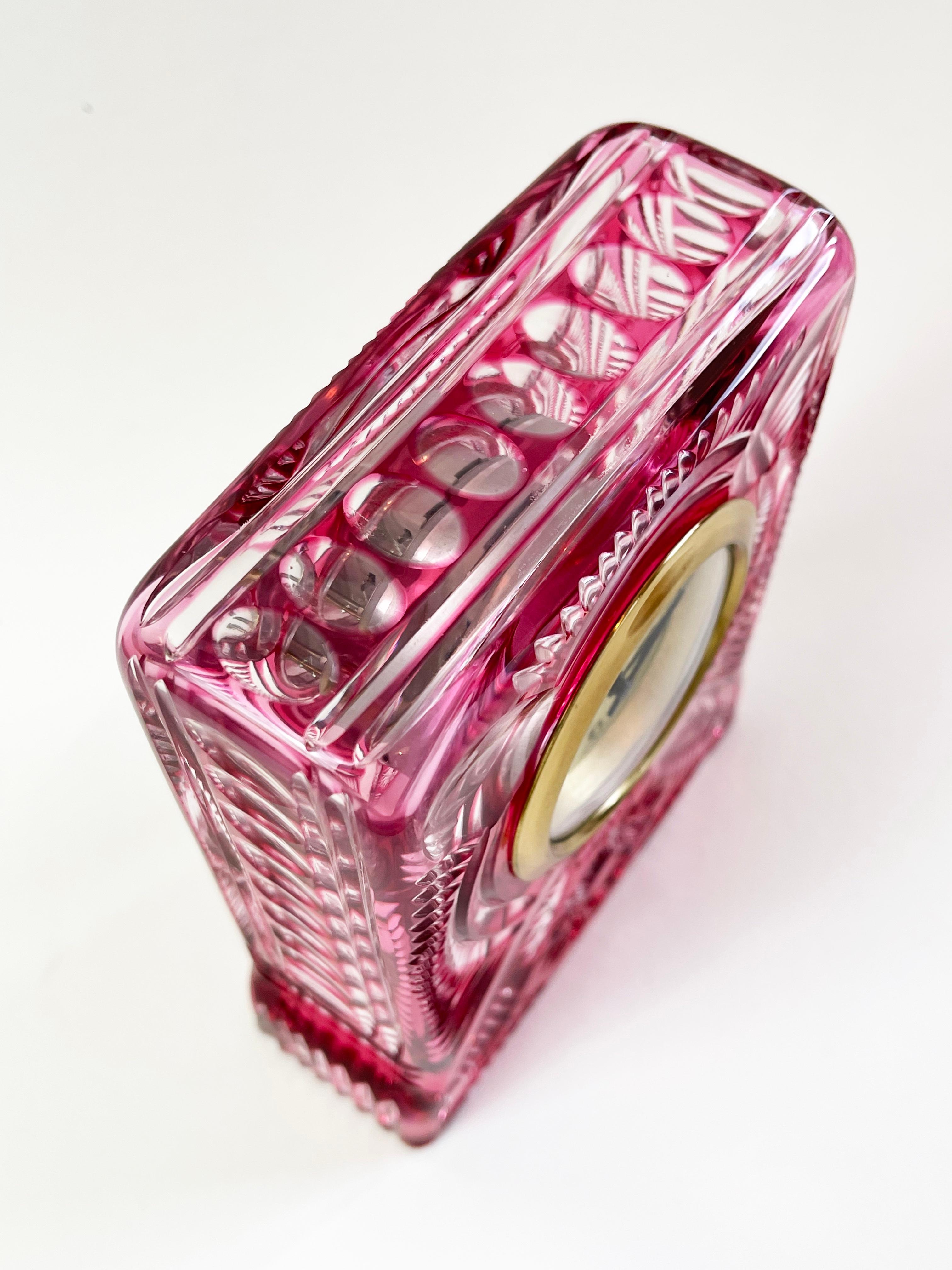 Neobarocco Orologio da tavolo in stile barocco di Mercedes, vetro rosa tagliato a misura di cristallo, Germania