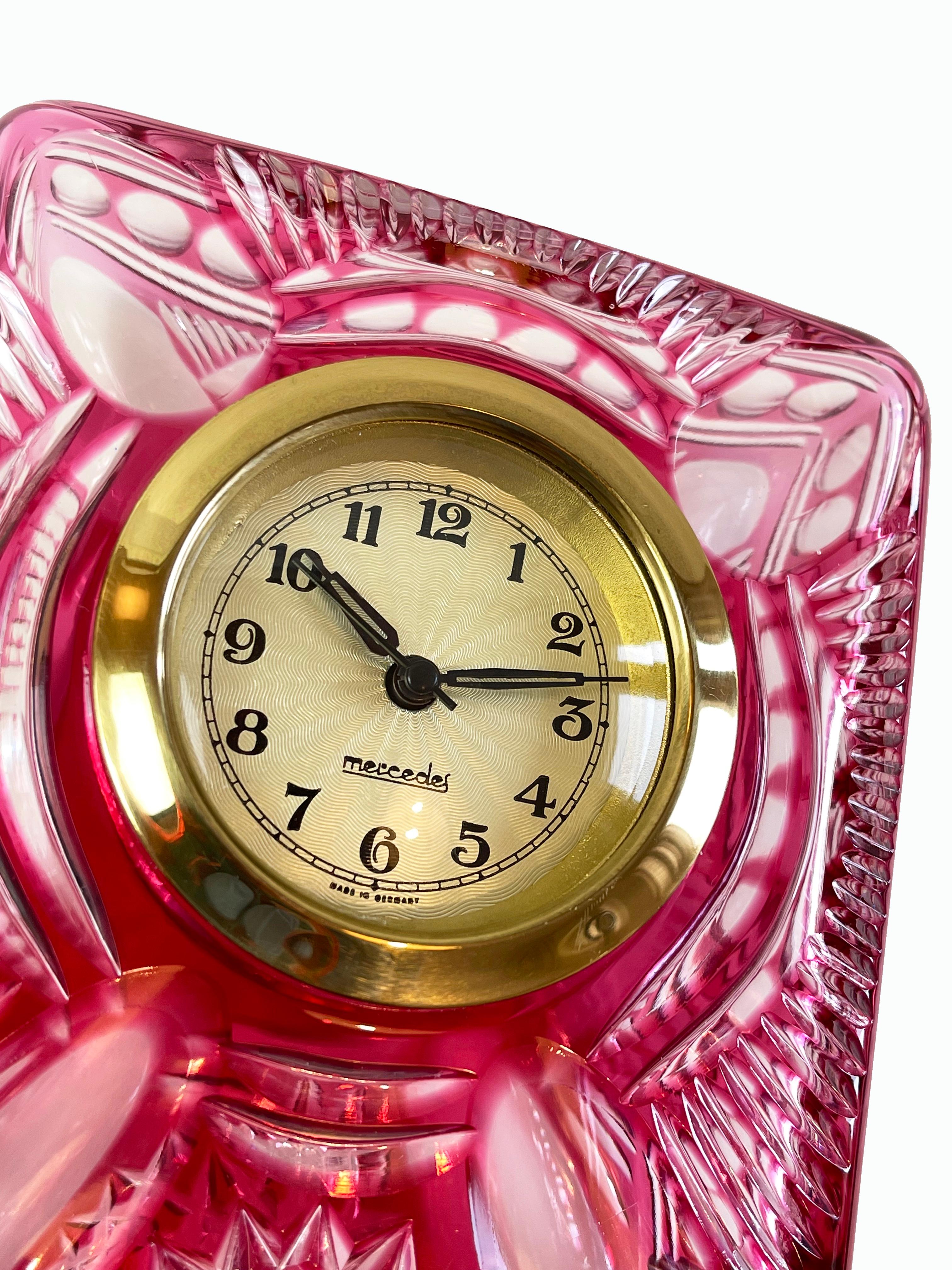 Orologio da tavolo in stile barocco di Mercedes, vetro rosa tagliato a misura di cristallo, Germania In condizioni buone a Andernach, DE