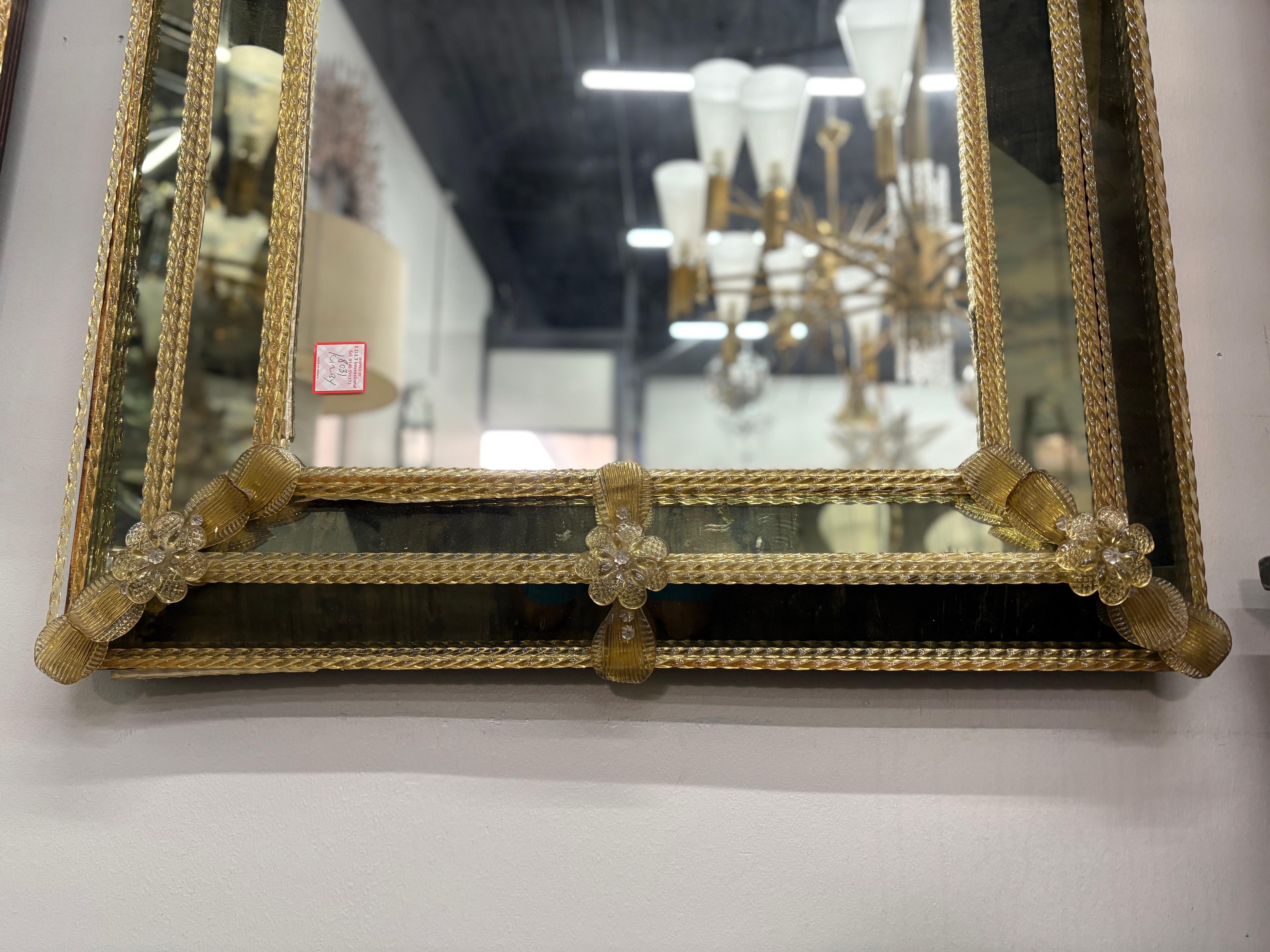 Baroque Style Venetian Mirror Bon état - En vente à Houston, TX