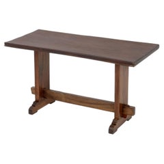 Mesa con caballetes de nogal de estilo barroco, siglo XIX
