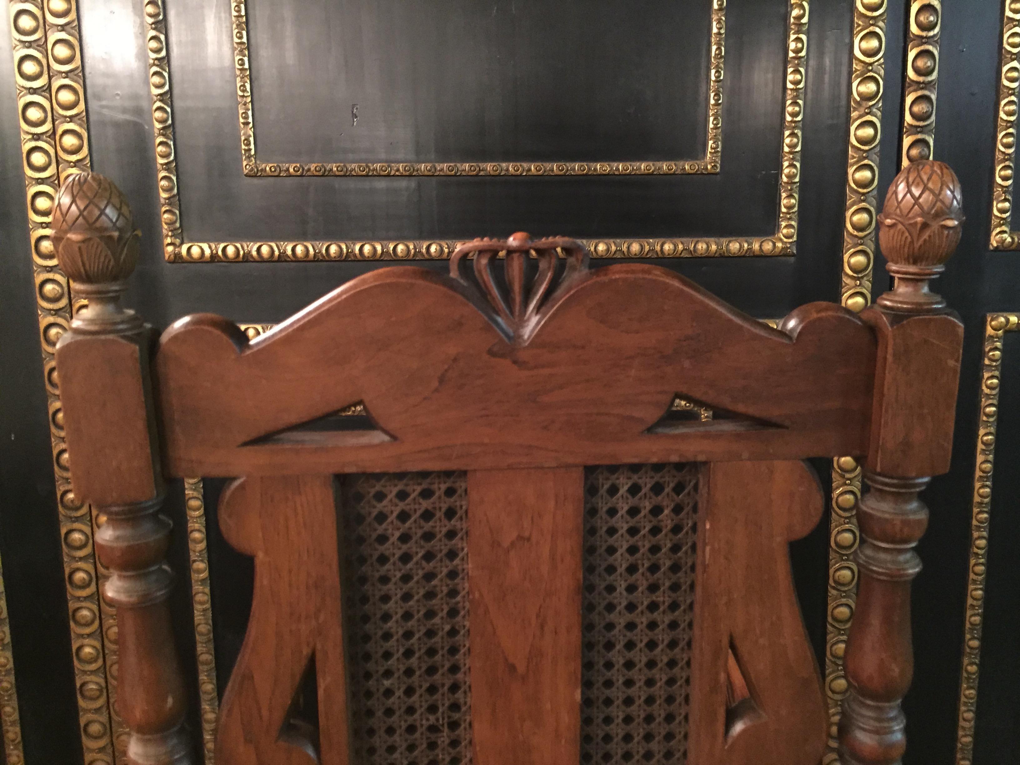 Barocker Thronsessel mit Krone, vollständig geschnitzt, um 1880 5