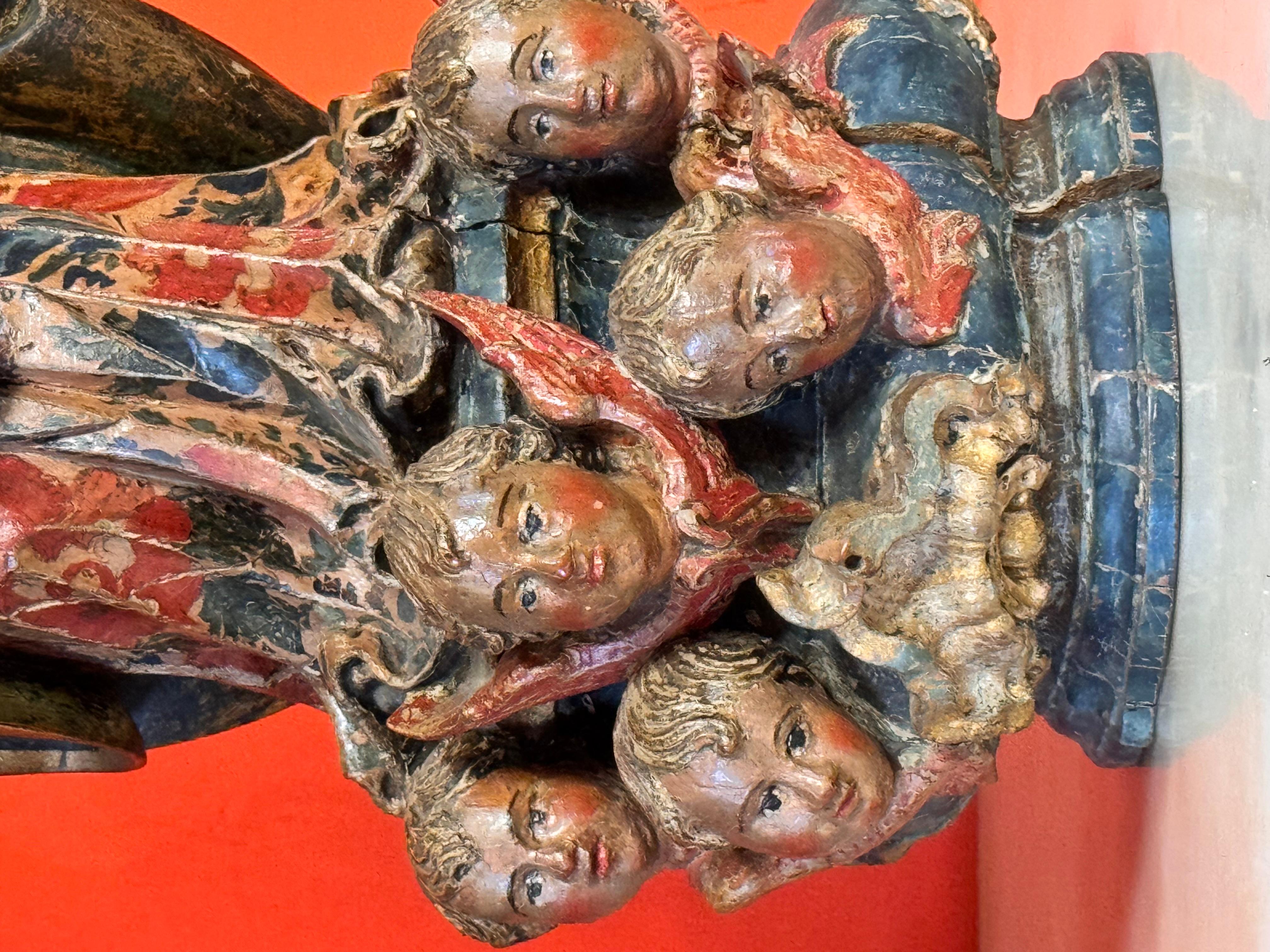 Barocco Vergine e Bambino barocchi in legno policromo con corona d'argento, Spagna, XVII sec. in vendita