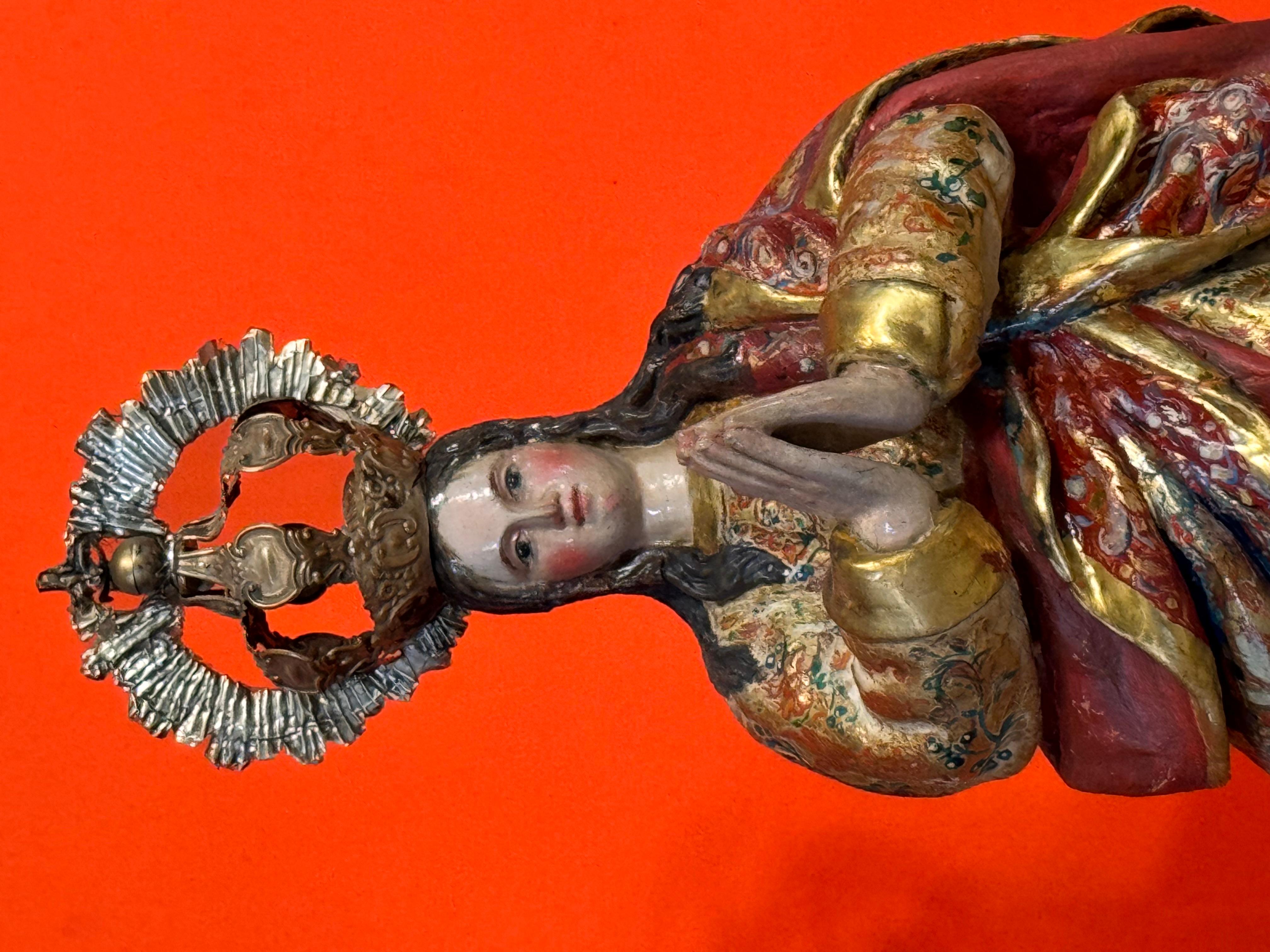 Barocco Vergine barocca dell'Immacolata Concezione in legno policromo e dorato, 17° secolo in vendita