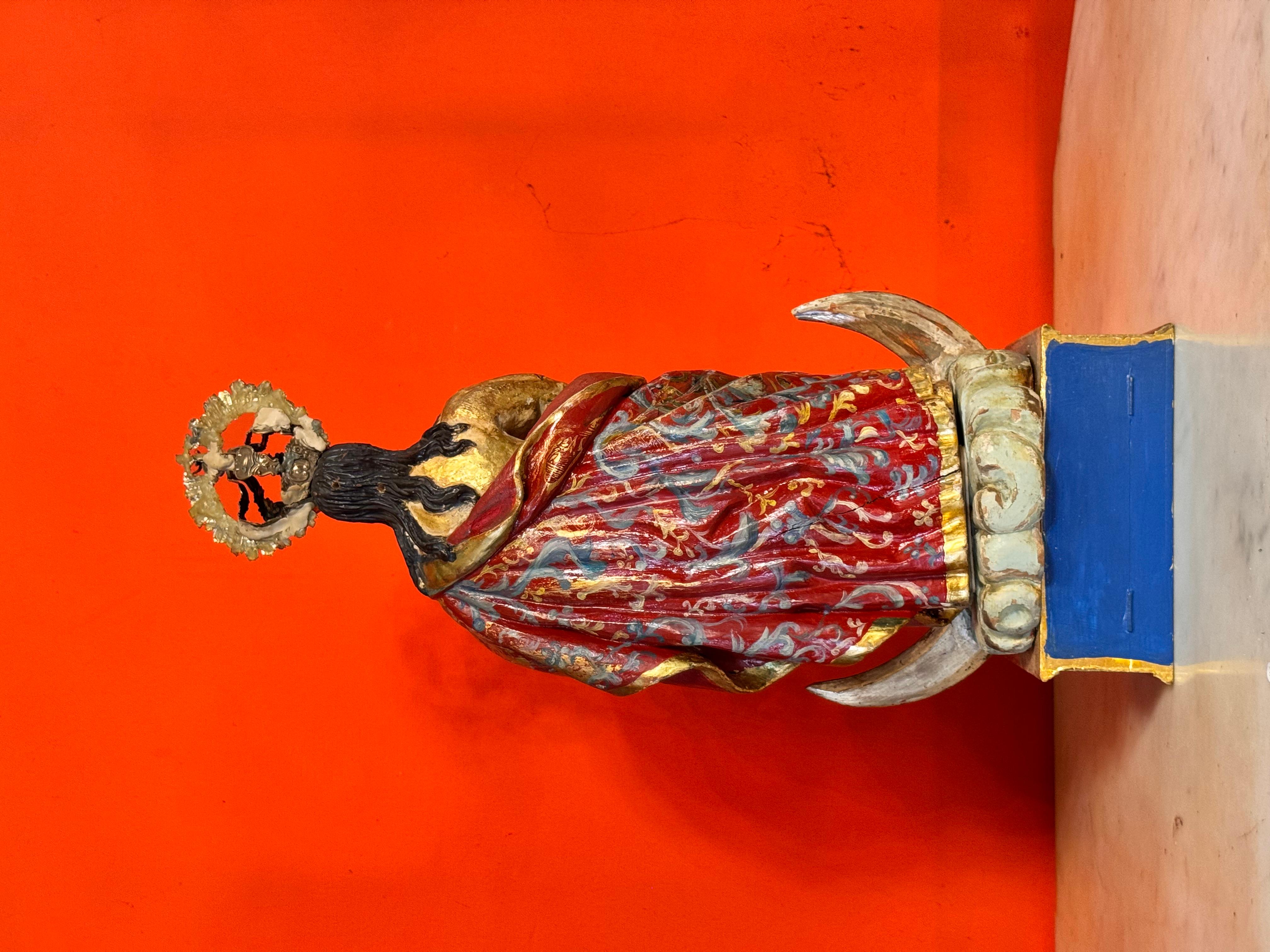 Argento Vergine barocca dell'Immacolata Concezione in legno policromo e dorato, 17° secolo in vendita