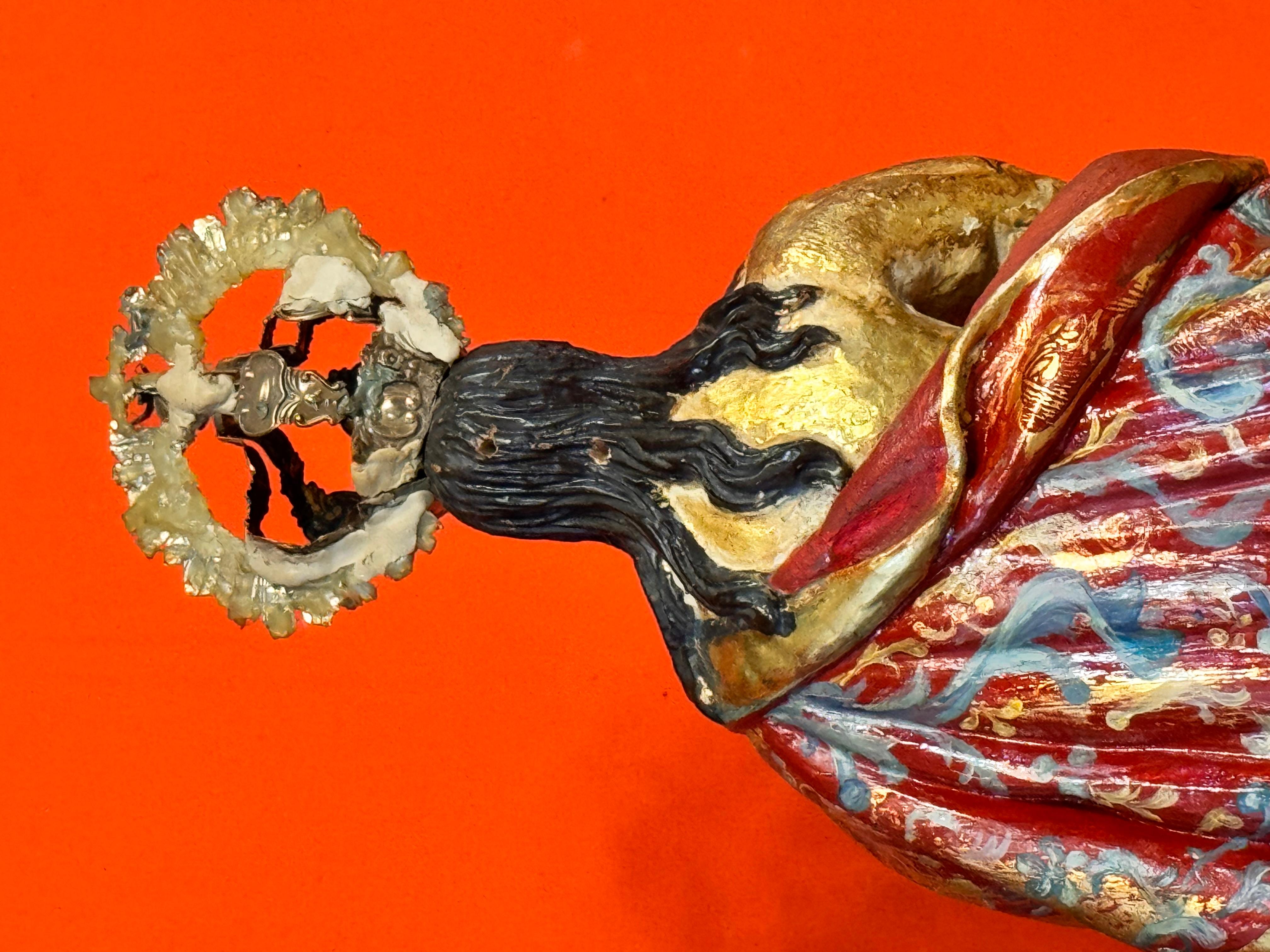 Vergine barocca dell'Immacolata Concezione in legno policromo e dorato, 17° secolo in vendita 1