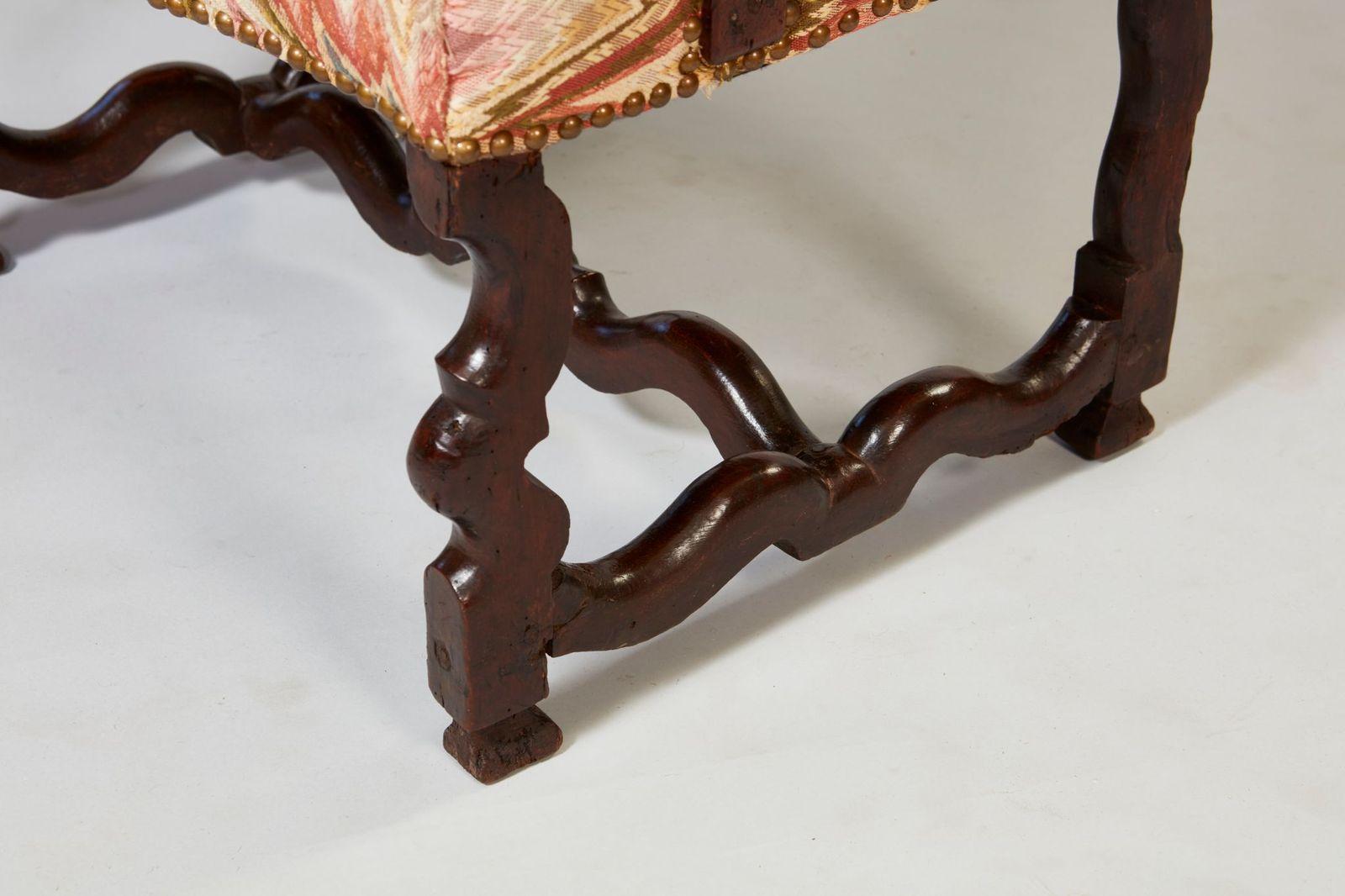 Baroque Walnut Armchair For Sale 1