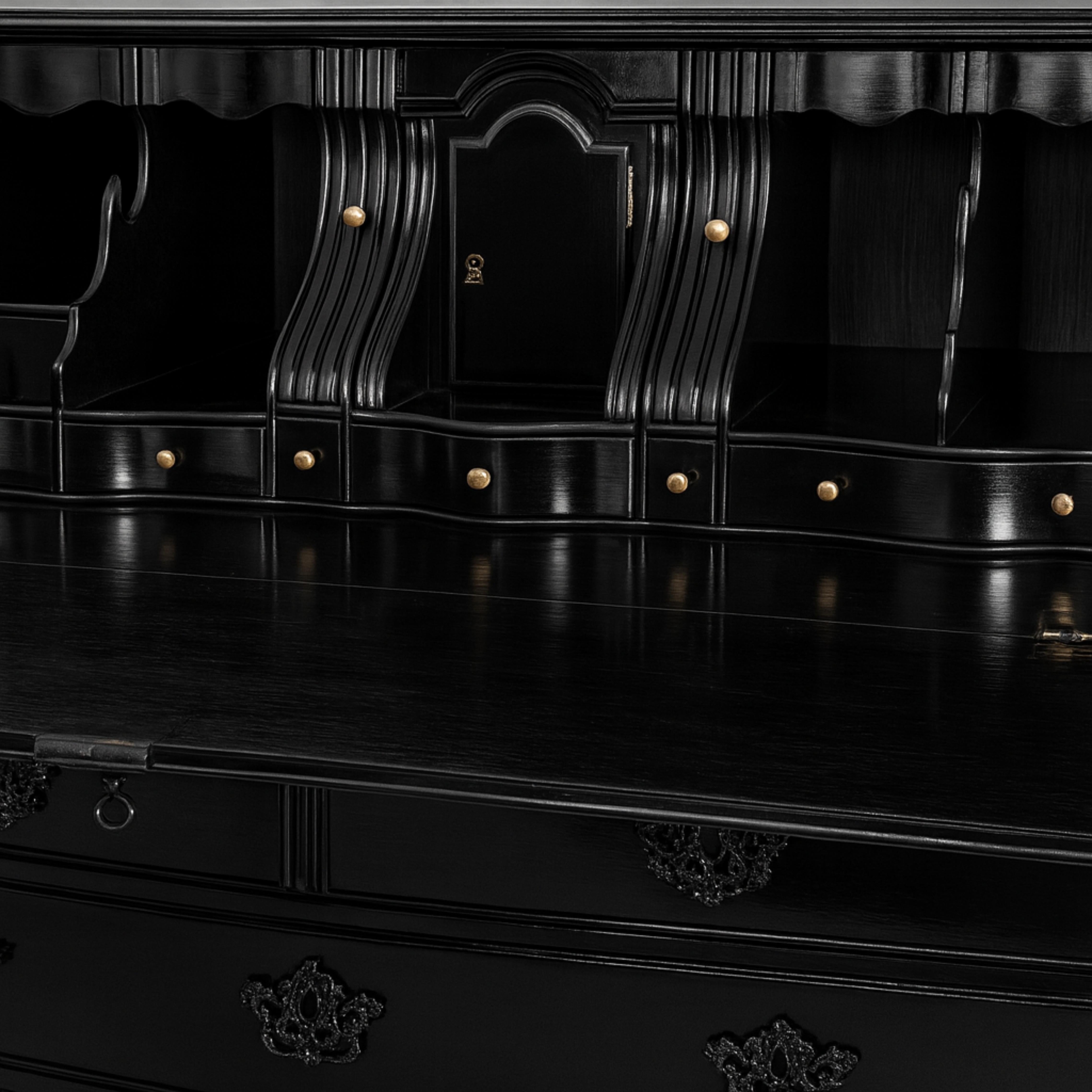 Barockes Nussbaum-Schwarzlack-Kabinett, 20. Jahrhundert im Angebot 2