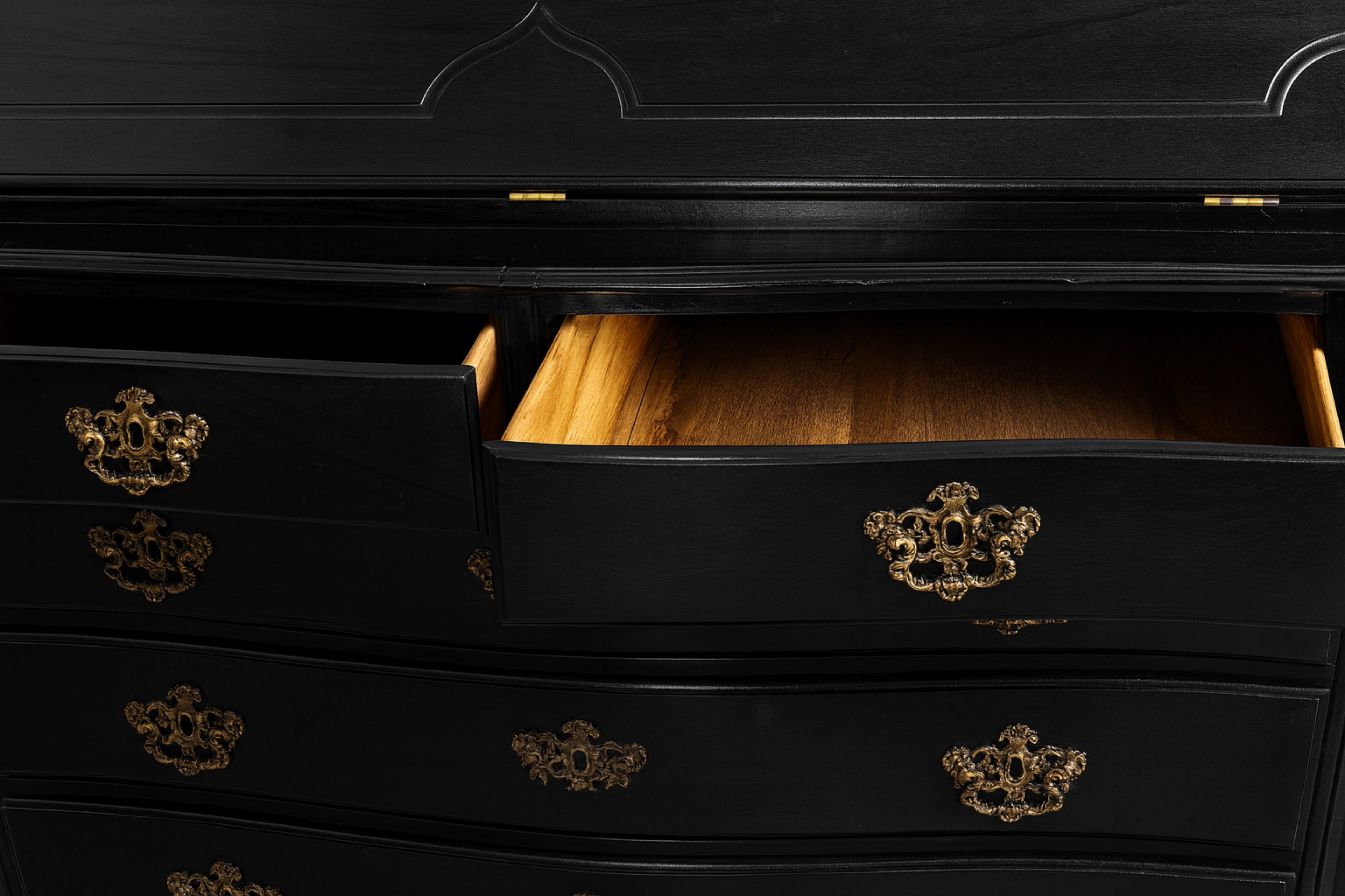 Barockes Nussbaum-Schwarzlack-Kabinett, 20. Jahrhundert im Angebot 3