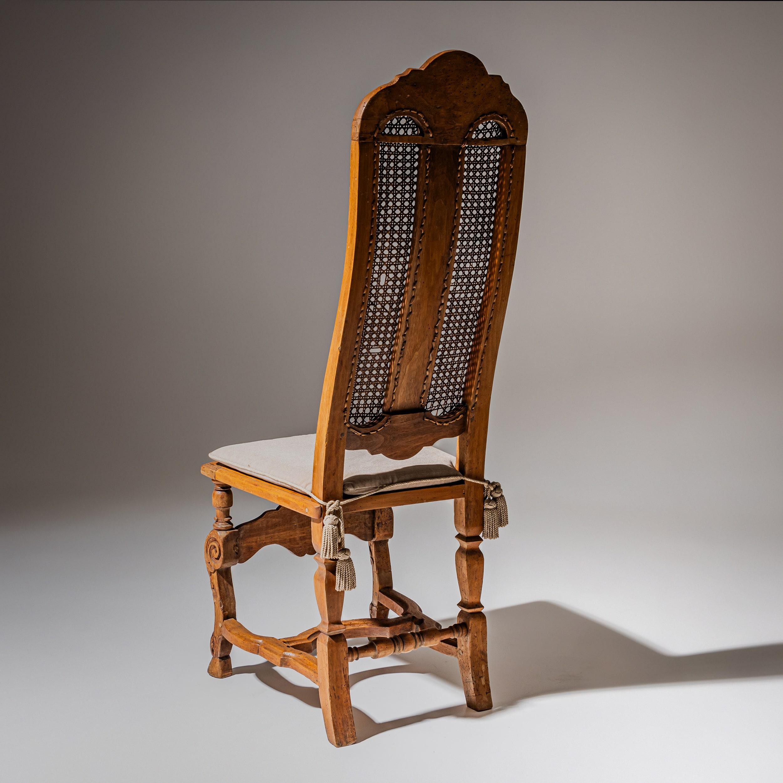 Silla barroca de nogal, probablemente Brunswick, hacia 1750 Alemán en venta