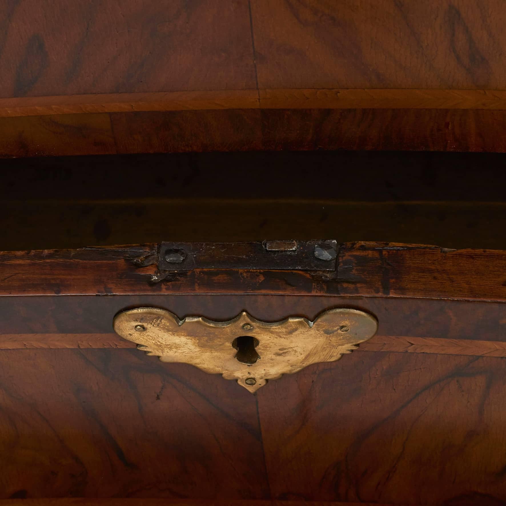 Baroque Walnut Chest Of Drawers, Braunschweig C. 1730 For Sale 1