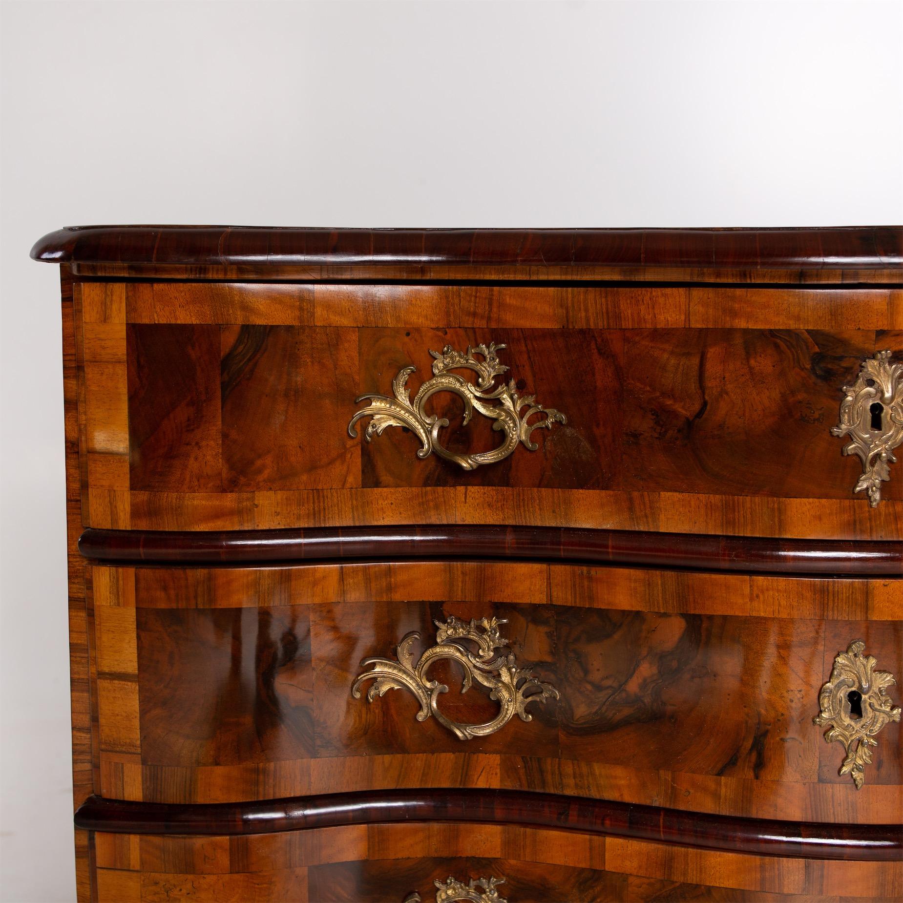 Baroque Walnut Chest of Drawers, Germany / Saxony, Mid-18th Century 1