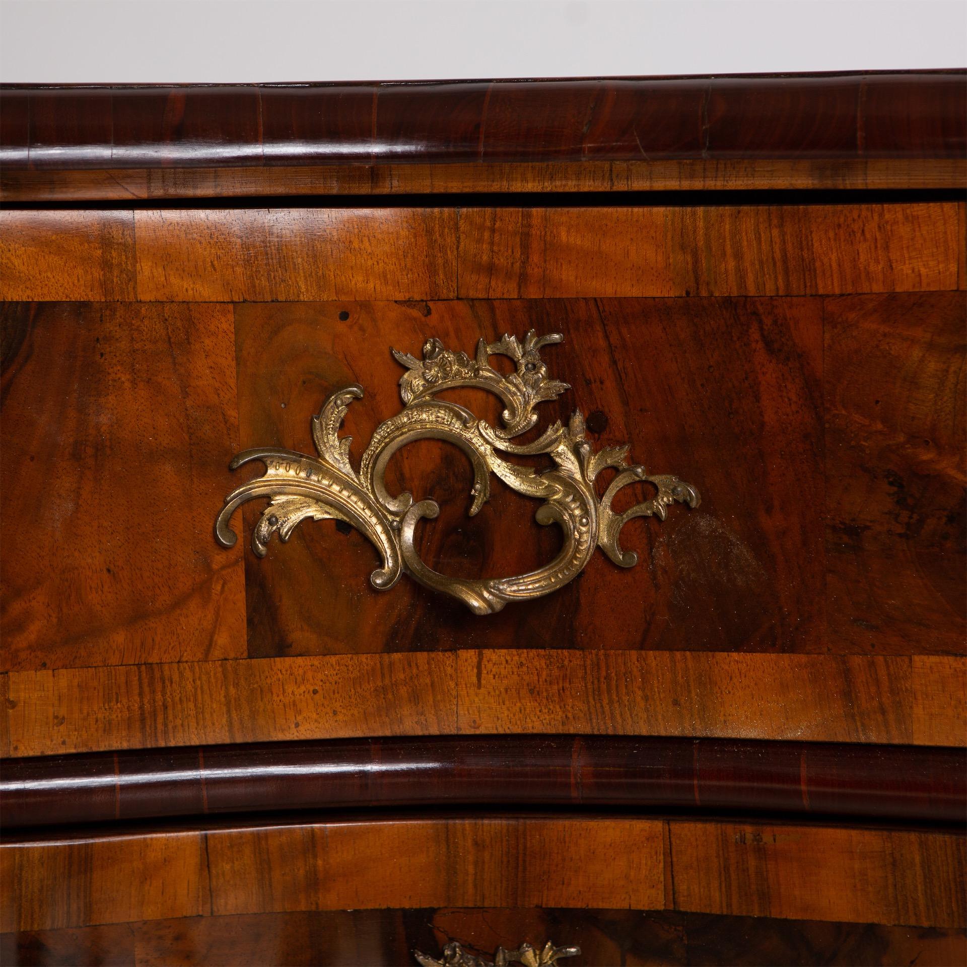 Baroque Walnut Chest of Drawers, Germany / Saxony, Mid-18th Century 2