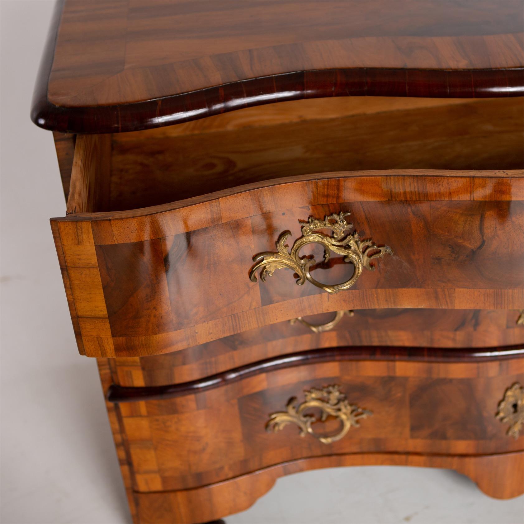 Baroque Walnut Chest of Drawers, Germany / Saxony, Mid-18th Century 6