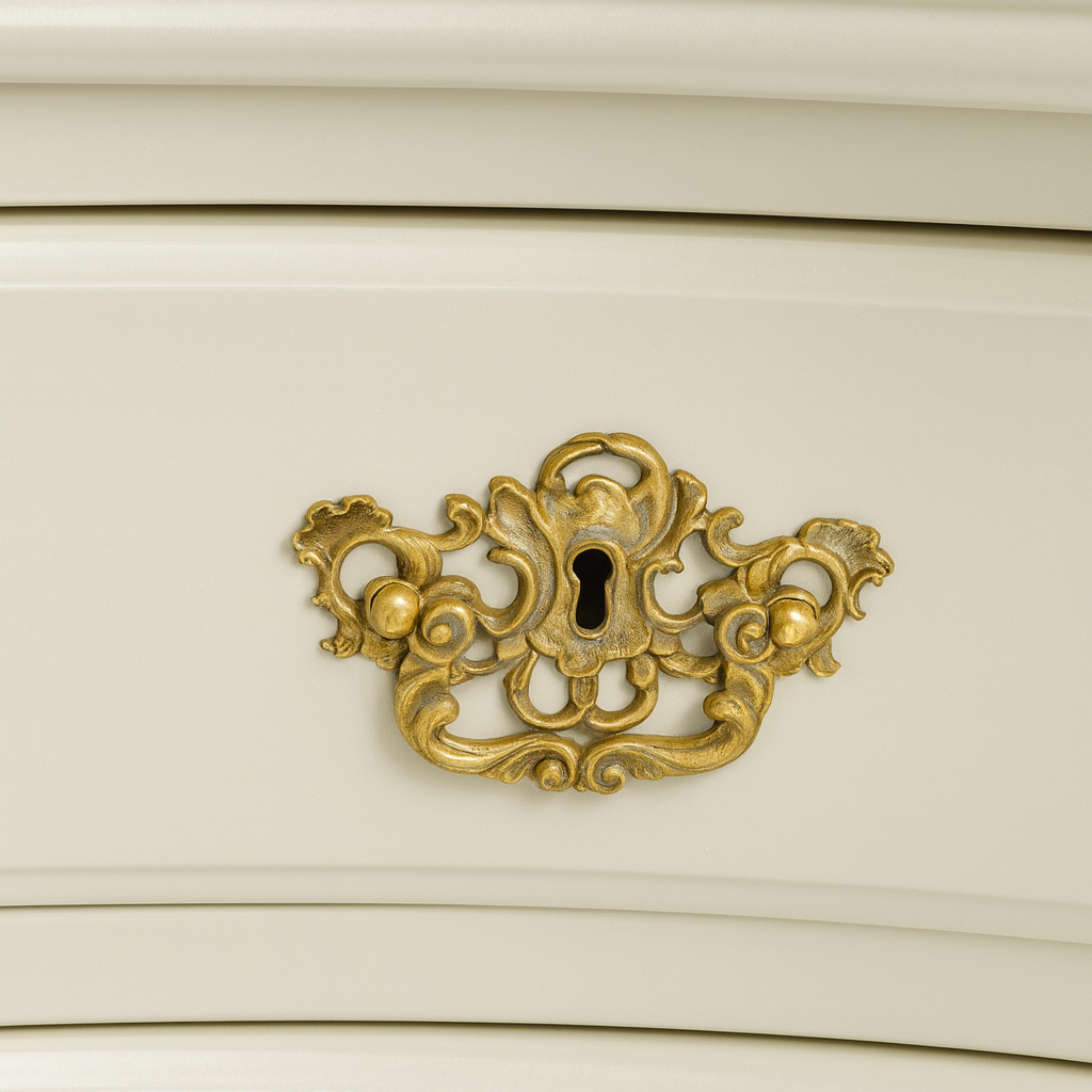 Baroque Walnut Off White Lacquer Chests of drawers, 19th Century im Zustand „Gut“ im Angebot in Lisbon, PT