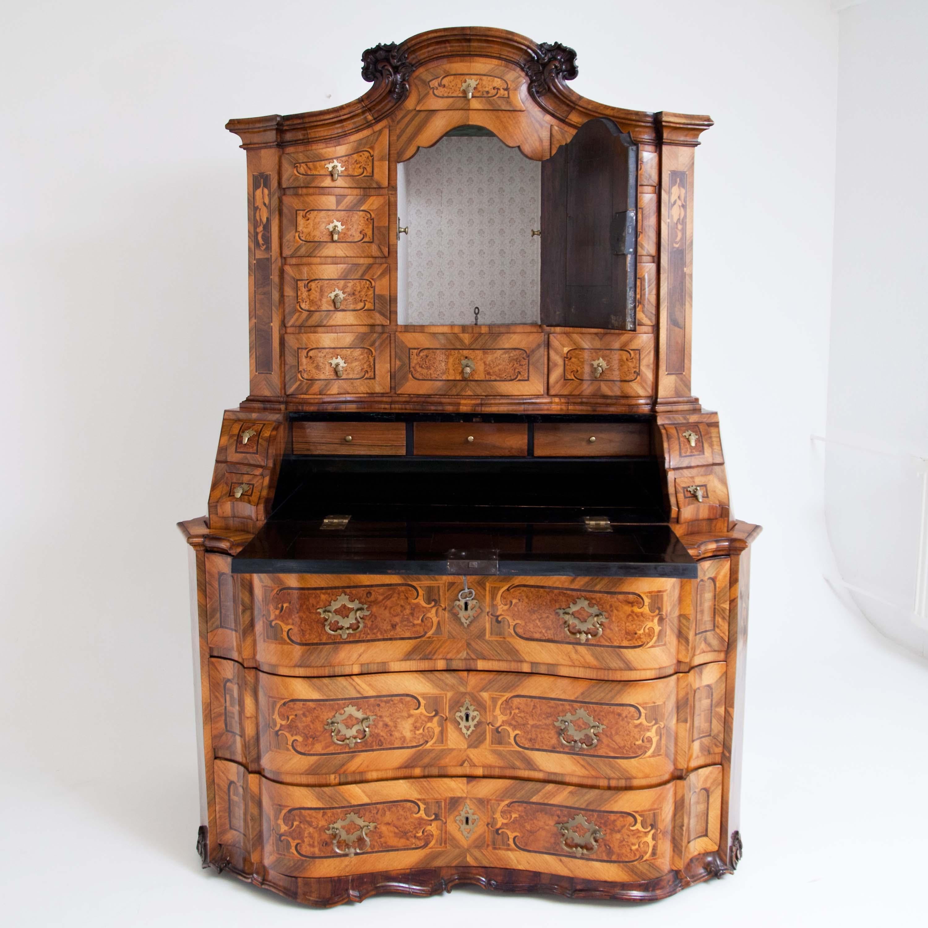 Baroque Walnut Veneered Tabernacle Secretaire, German, 18th Century 3