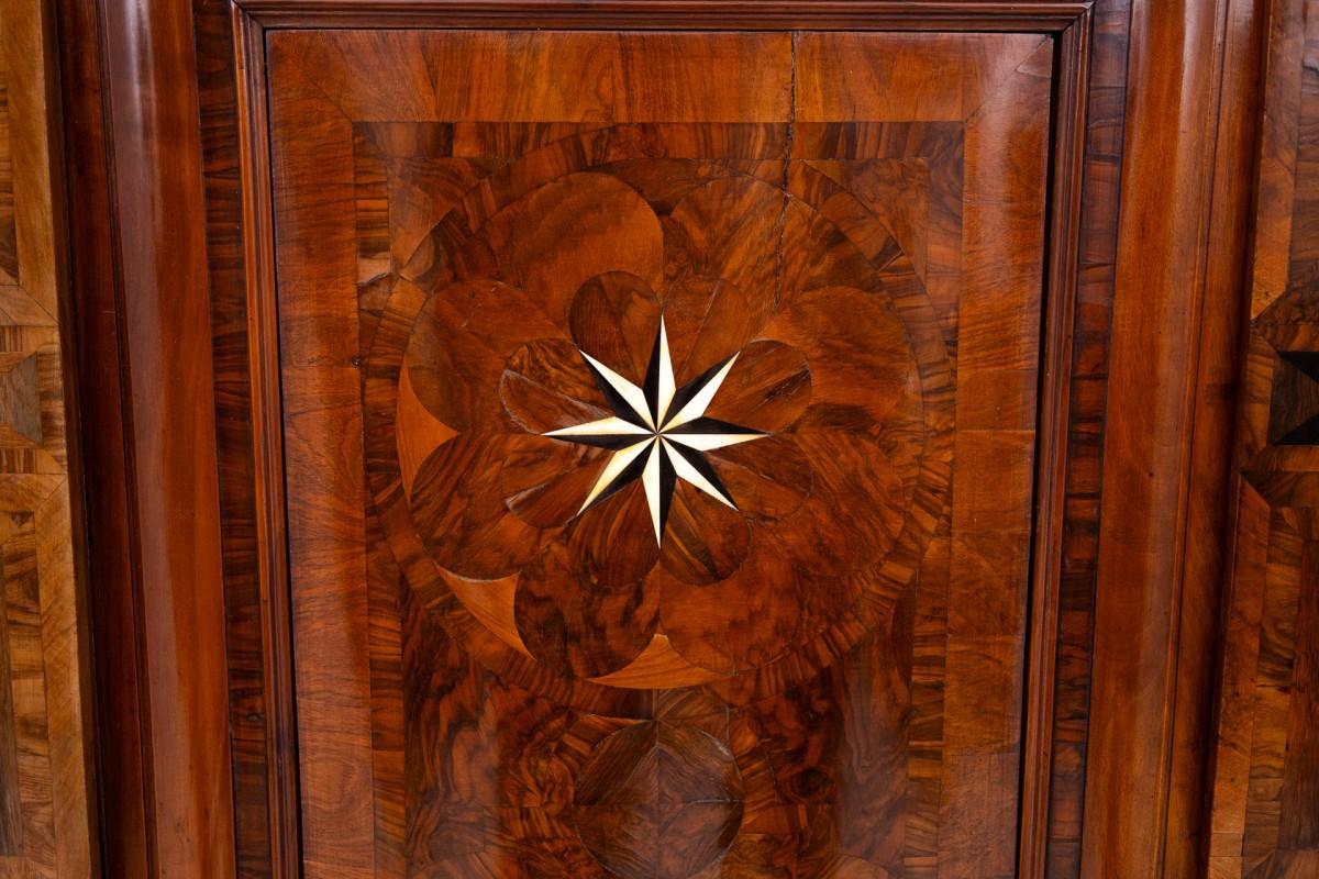 Noyer Armoire baroque, Allemagne, vers 1820. en vente